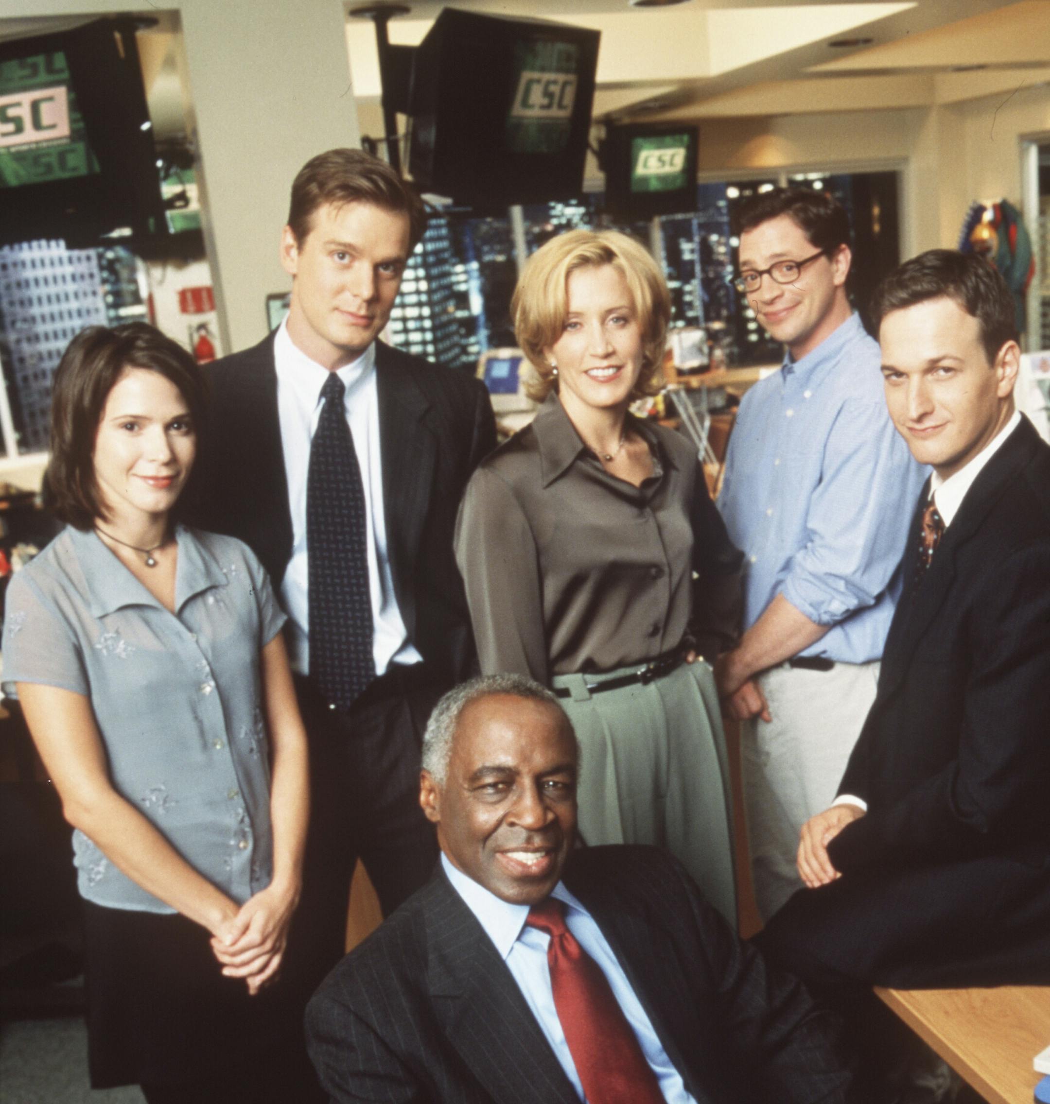 Sabrina Lloyd, Peter Krause, Robert Guillaume, Felicity Huffman, Joshua Malina and Josh Charles in "sports night"