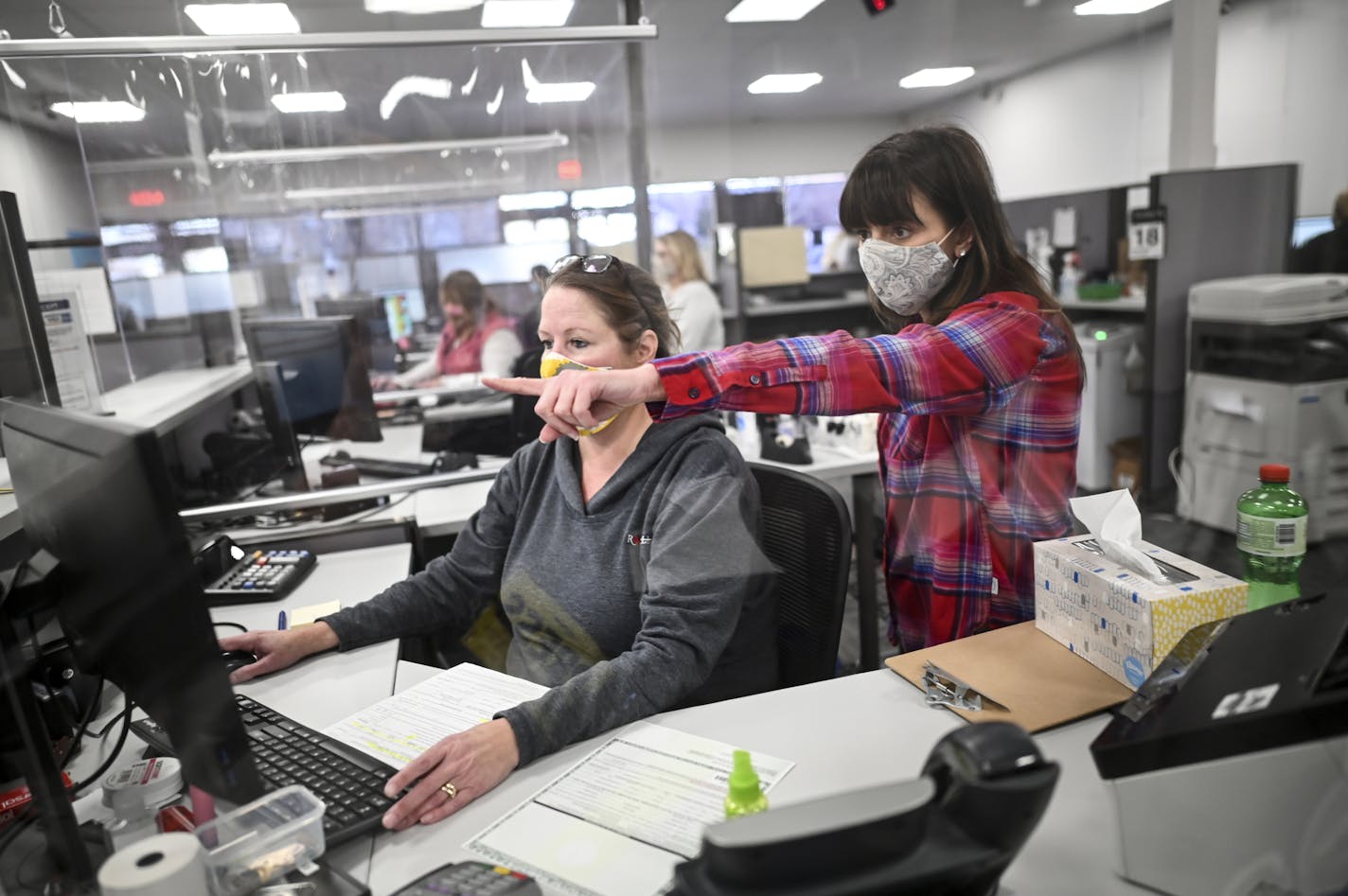 Tereza Bazac, right, assisted Trayce Hennum while she navigated MNDrive on Wednesday.