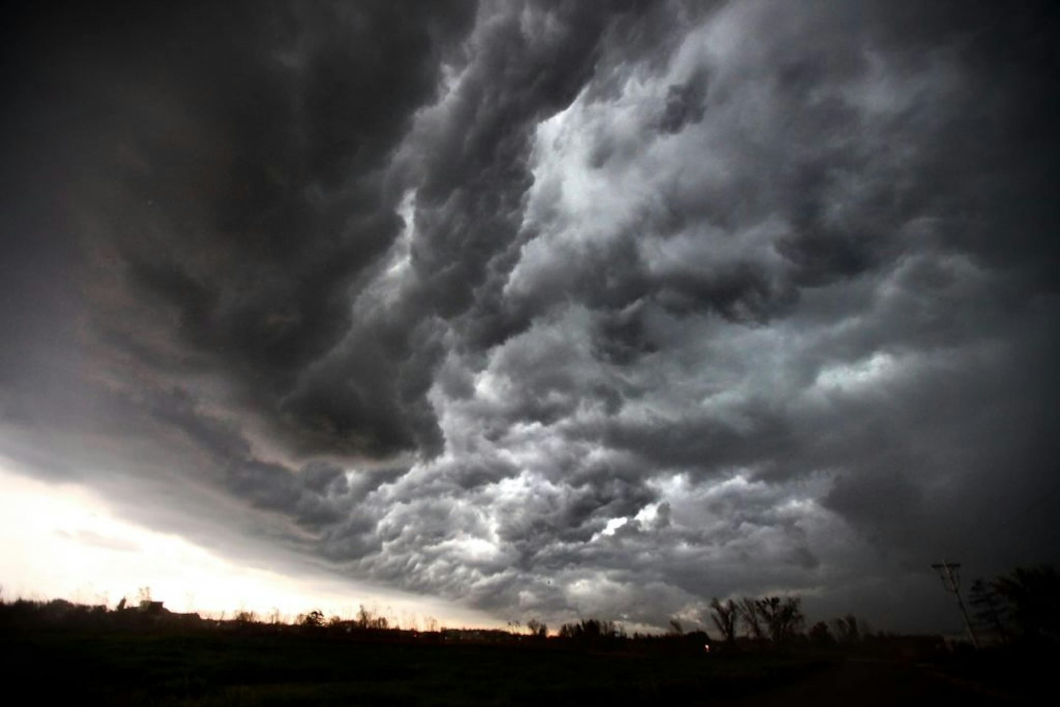 As rain clouds passed through the Twin Cities Wednesday afternoon, the leading edge of the storm presented an ominous display that was both welcoming and scary.