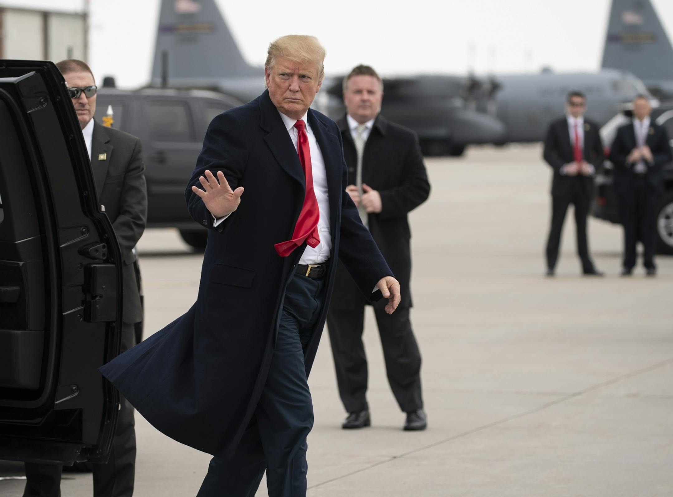 President Donald J. Trump boards Air Force One to leave Minnesota after visiting Nuss Truck and Equipment in Burnsville for a roundtable discussion on tax cuts and the U.S. economy in Burnsville, Minn., on Monday, April 15, 2019.