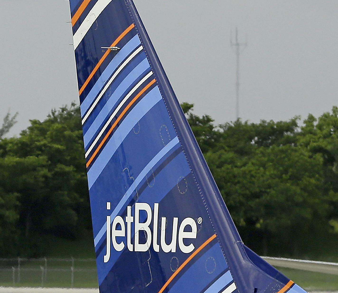 This Wednesday, Aug. 31, 2016, photo shows the tail of a JetBlue Airways passenger plane at the Fort Lauderdale-Hollywood International Airport in Fort Lauderdale, Fla. JetBlue Airways Corporation reports financial results, Tuesday, April 25, 2017. (AP Photo/Alan Diaz)