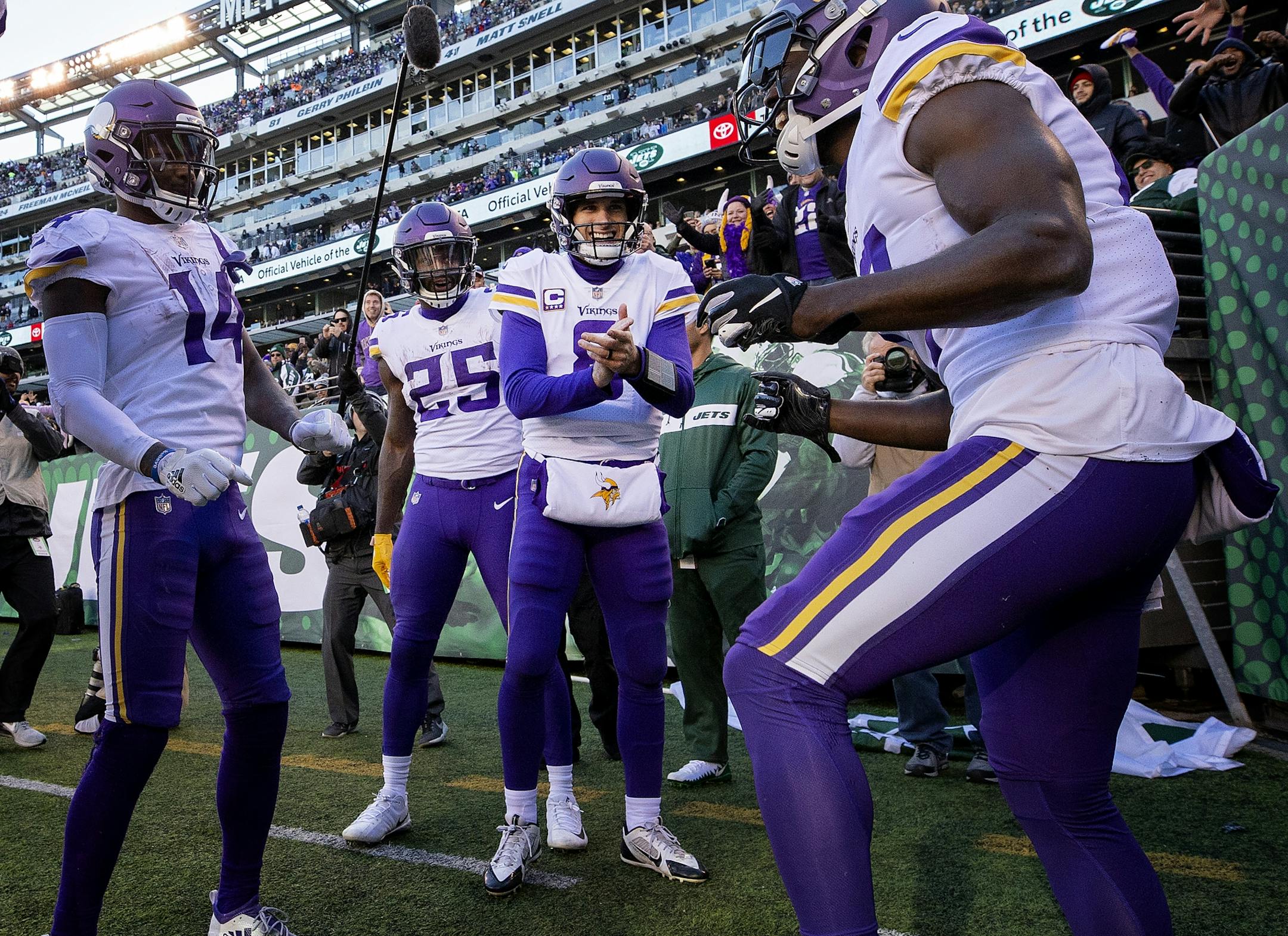 Aldrick Robinson celebrated after catching a 34-yard touchdown pass from Kirk Cousins in the fourth quarter.