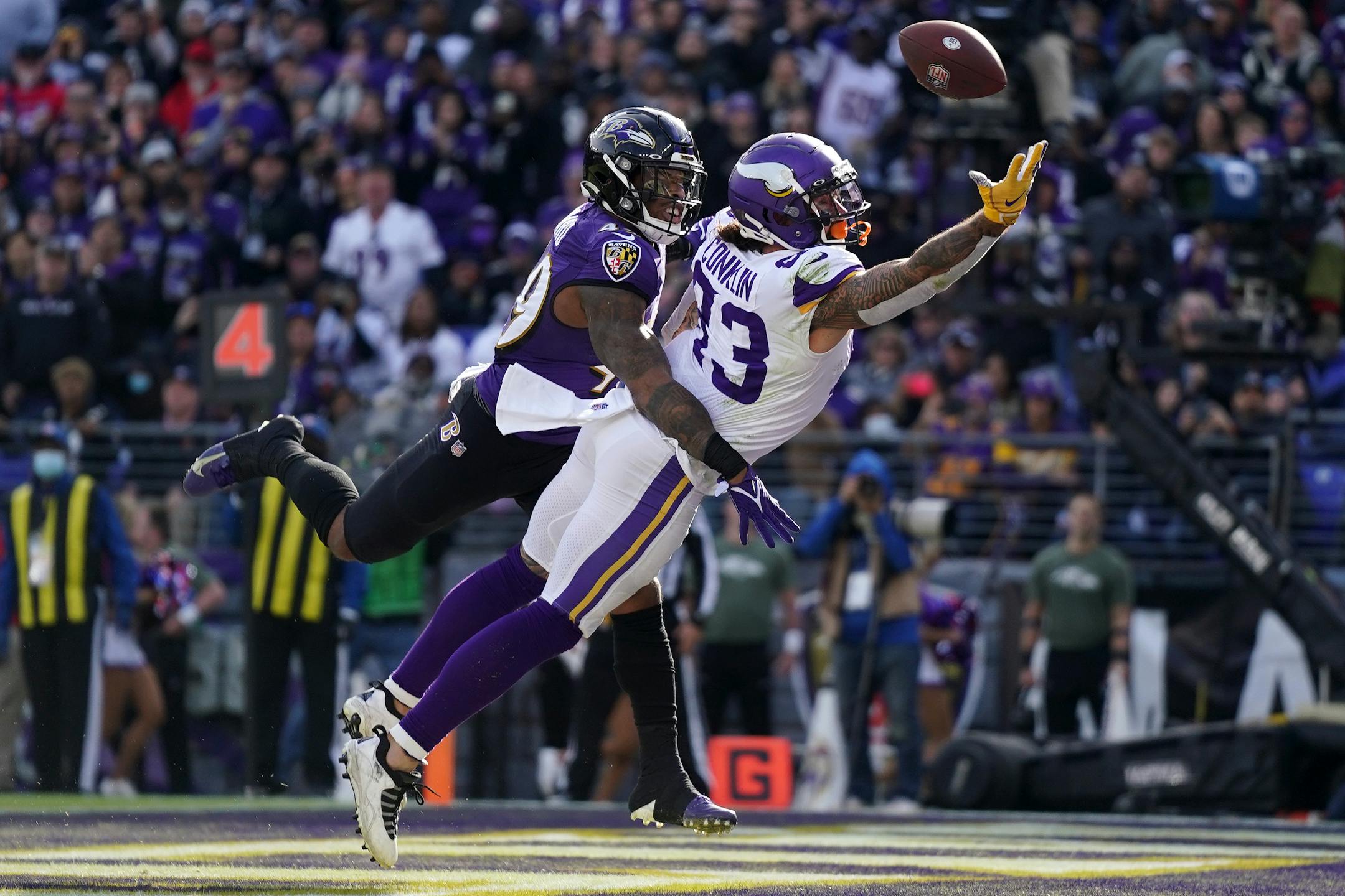 Vikings tight end Tyler Conklin (83) was unable to catch a touchdown pass from quarterback Kirk Cousins (8) as Ravens linebacker Chris Board (49) defended in the second quarter.