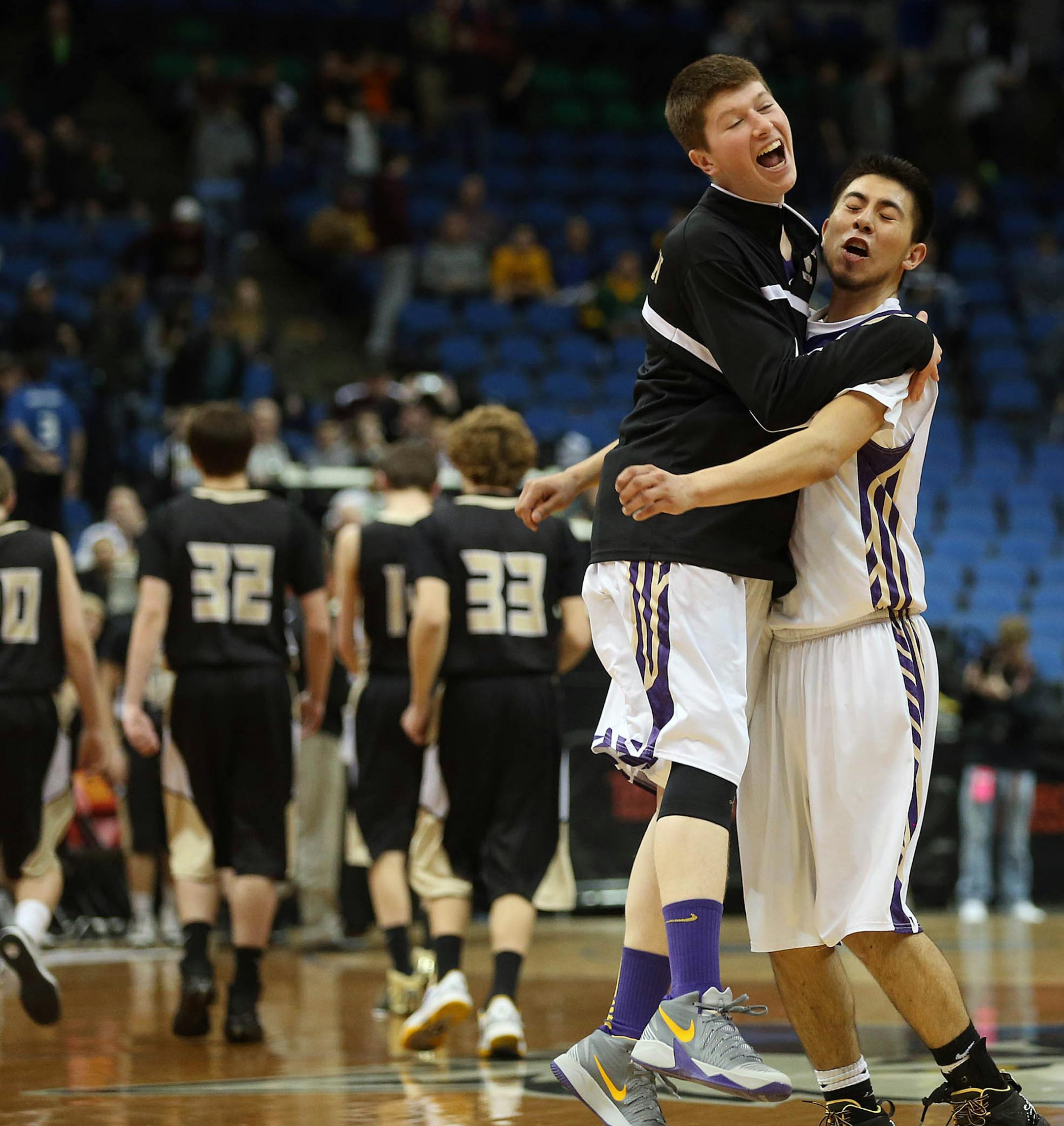 Melrose players celebrated their 63-51 victory over Caledonia to capture the Class 2A Championship.] JIM GEHRZ &#xef; james.gehrz@startribune.com / Minneapolis, MN / March 14, 2015 /1:00 PM &#xf1;BACKGROUND INFORMATION: The Melrose Area High School Dutchmen played the Caledonia Warriors in the State Boys' Basketball Tournament Class 2A championship game at the Target Center.