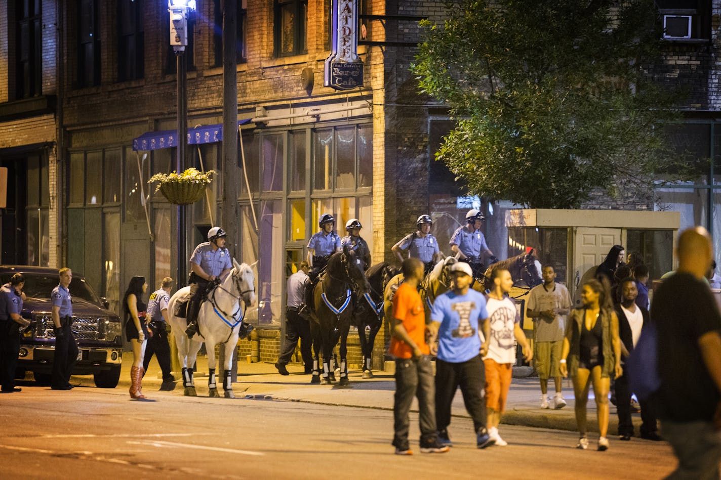 Minneapolis Police officers on horses clear the streets in the early morning after the clubs have closed in downtown Minneapolis on Sunday, June 21, 2015. ] LEILA NAVIDI leila.navidi@startribune.com /