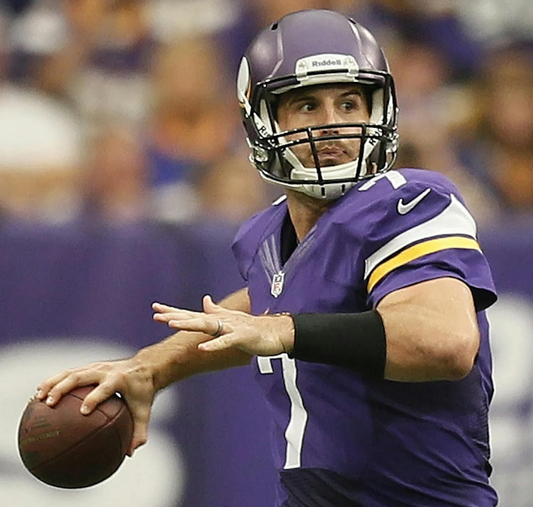 Vikings quarterback Christian Ponder scrambles and then throws deep to Jerome Simpson incomplete in the 4th quarter. ] Minnesota Vikings vs Cleveland Browns, Minneapolis Metrodome. BRIAN PETERSON ‚Ä¢ brianp@startribune.com Minneapolis, MN - 09/22//2013 ORG XMIT: MIN1309221654041848