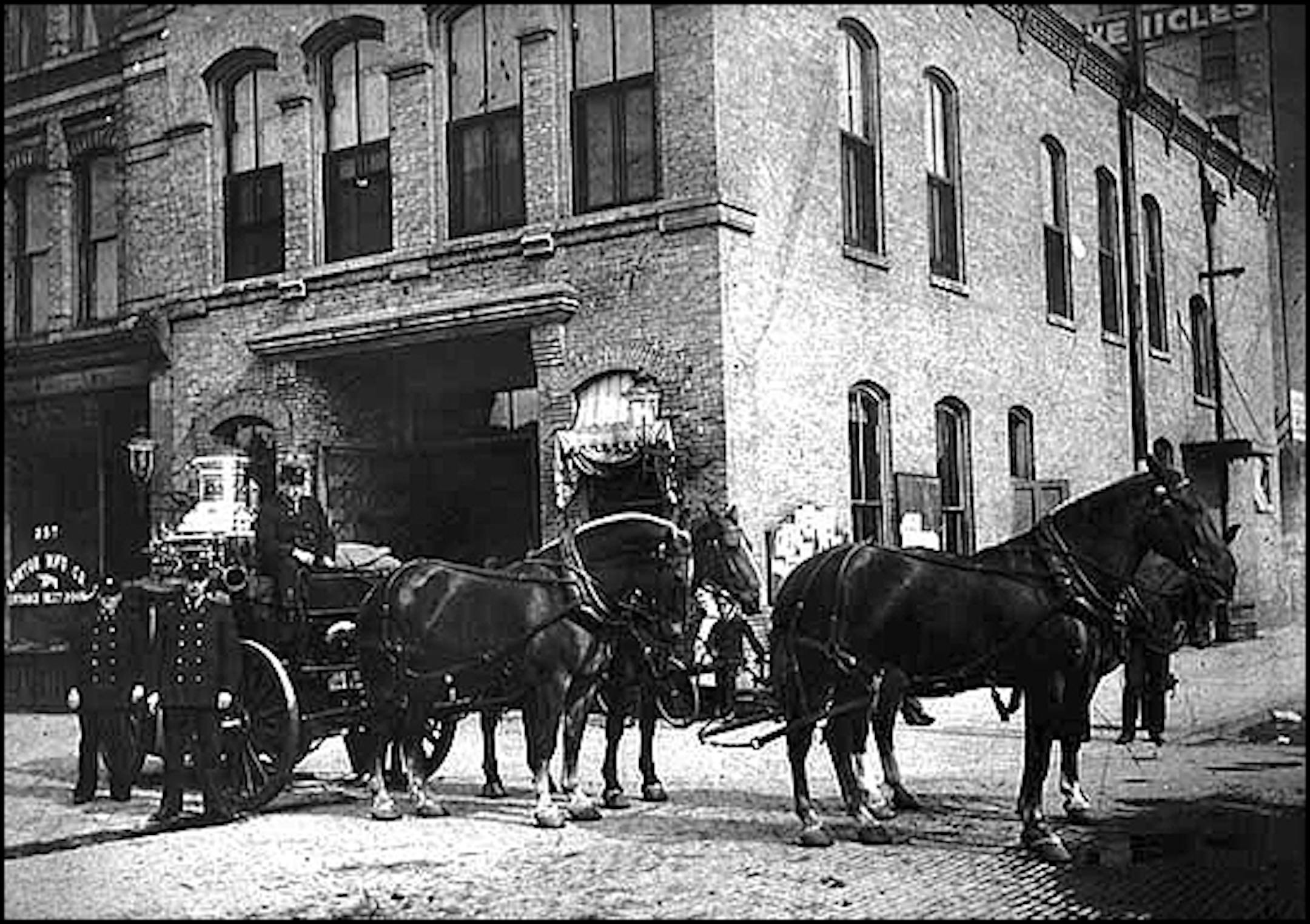 Engine and crew, Minneapolis Fire Department, Third Street and Sixth Avenue South, Minneapolis.