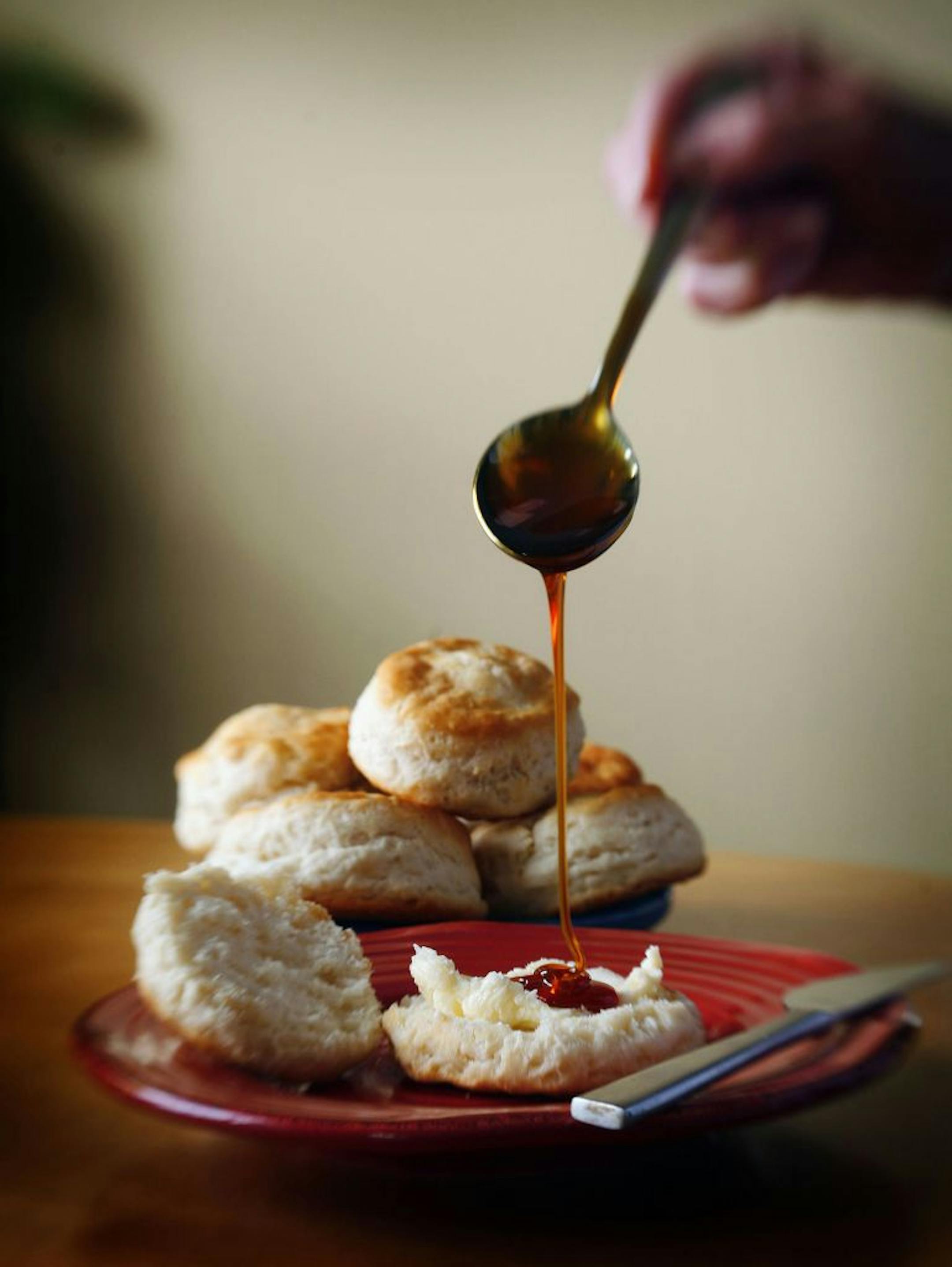 For a sweet snack, drizzle golden molasses over biscuits, cornbread or snack breads.