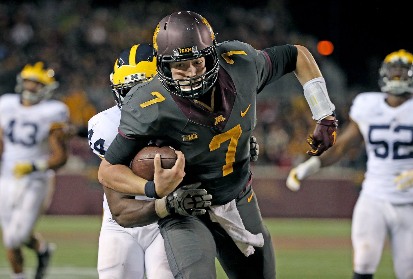 Minnesota's quarterback Mitch Leidner