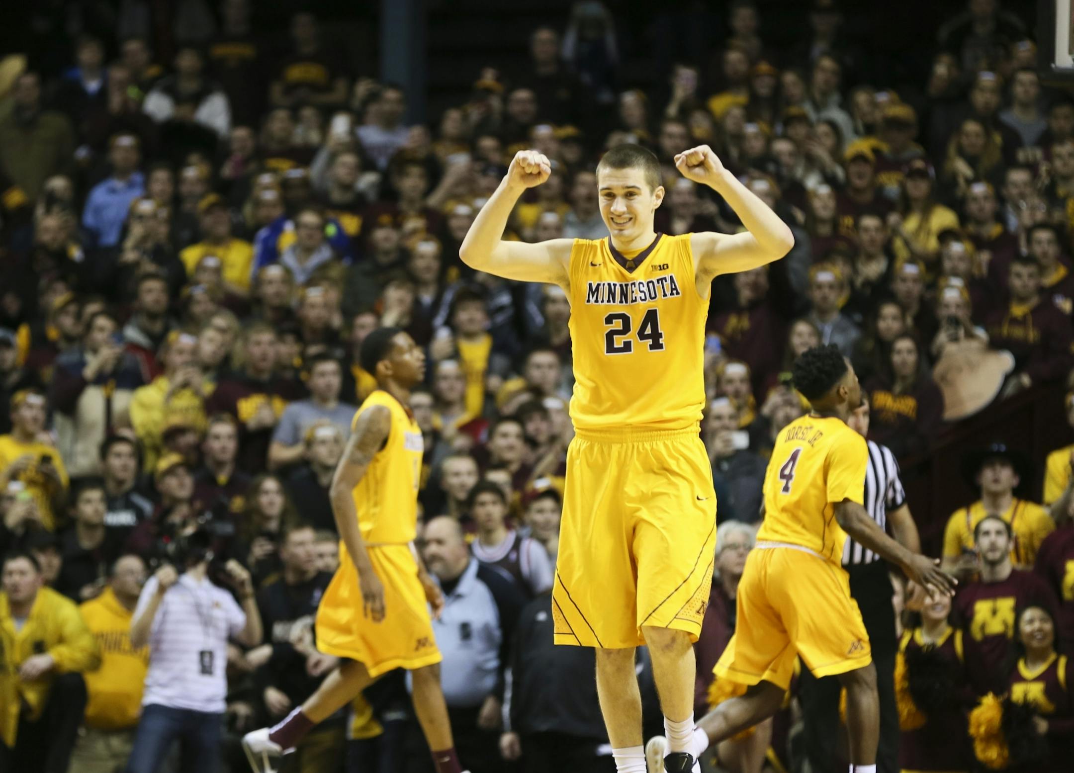 Joey King raised his arms to celebrate after Minnesota defeated Maryland