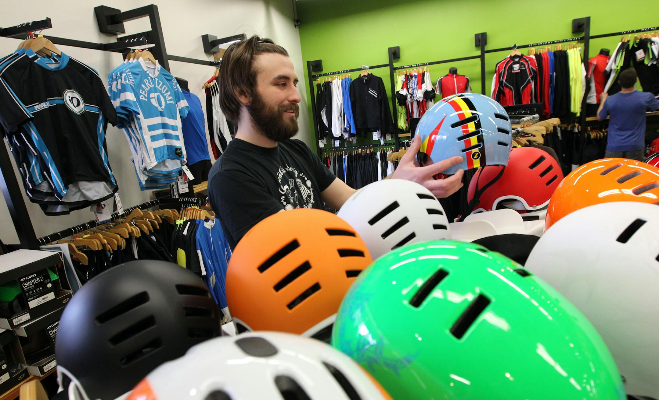 Daniel Zachman shopped for a bike helmet last sat at the Freewheel Bike shop, 1812 South 6th Street Minneapolis, MN 55454, Freewheel is located just east of the northeast corner of Cedar Avenue and 6th Street on the University of Minnesota West Bank. ] TOM WALLACE&#x2022; TWALLACE@startribune.com _ Assignments #20028741A_ April 27, 2013_ SLUG: bikleshop.vita EXTRA INFORMATION: One of several stories in vita.mn bike issue - looking to shoot a local shop - Freewheel