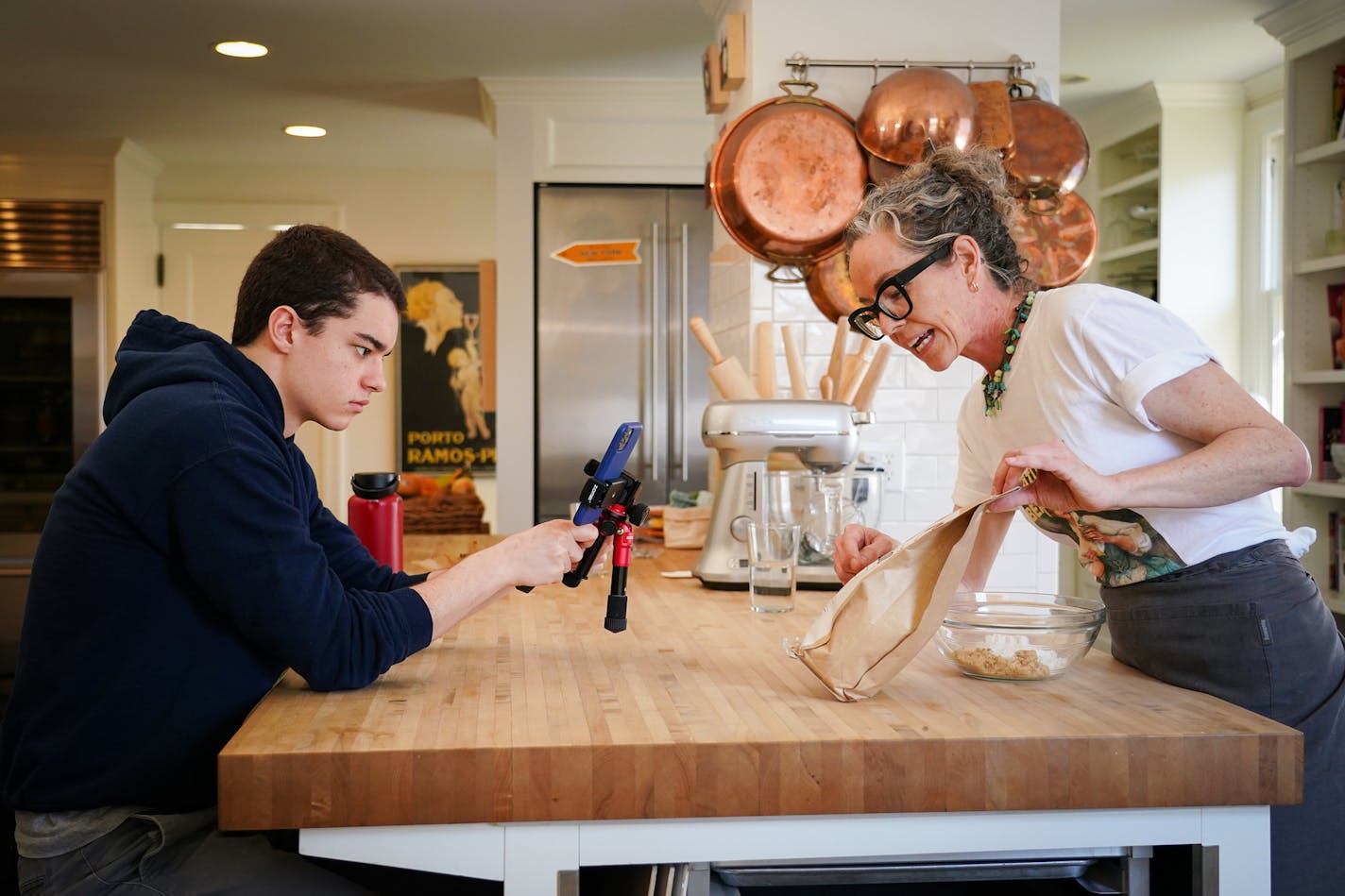 With the help of her son Charlie, Zo&#xeb; Fran&#xe7;ois, a baker/cookbook author, and seasoned cooking class instructor in online videos has started hosting videos live on Instagram. ] Shari L. Gross &#x2022; shari.gross@startribune.com Zo&#xeb; Fran&#xe7;ois, a baker/cookbook author, is a seasoned cooking class instructor in online videos. Since the pandemic began, she started hosting videos live on Instagram. She might have 700 people watching at once and asking for help and tips throughout t