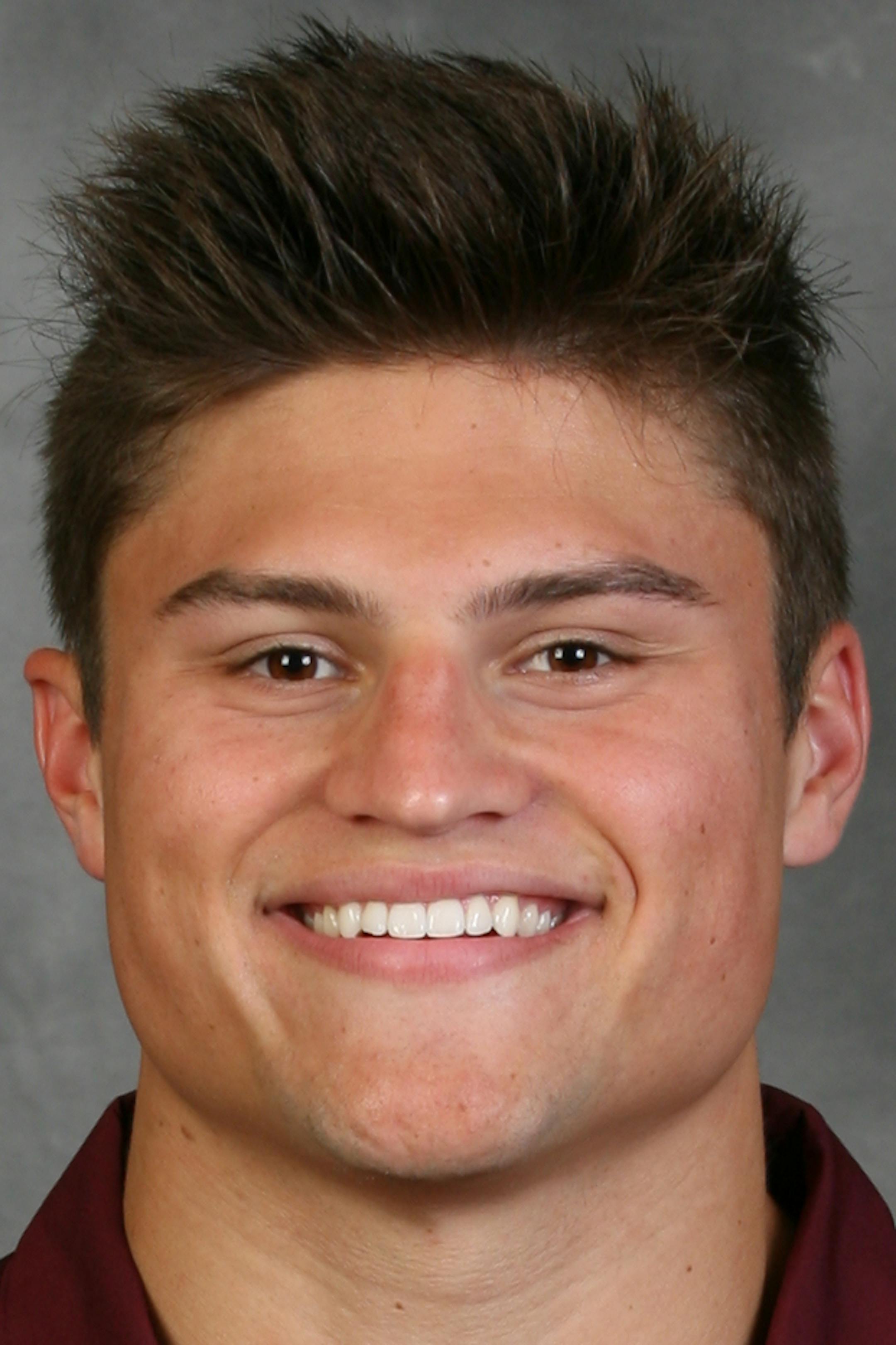 Gophers linebacker Blake Cashman