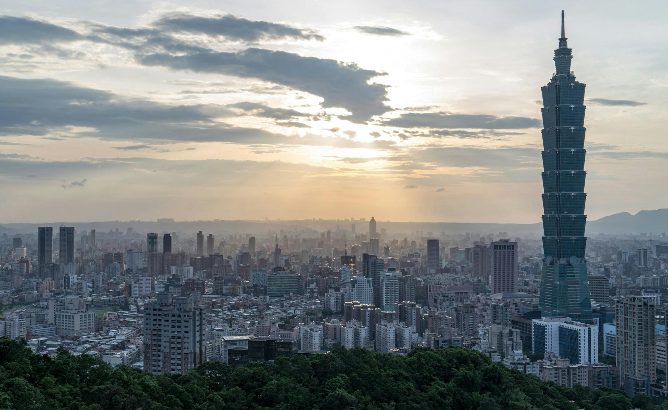 Taiwan: View on 'Taipei 101' Tower in Xinyi District, Taipei. Photo from 14. May 2016. | usage worldwide Photo by: Daniel Kalker/picture-alliance/dpa/AP Images ORG XMIT: 86715952