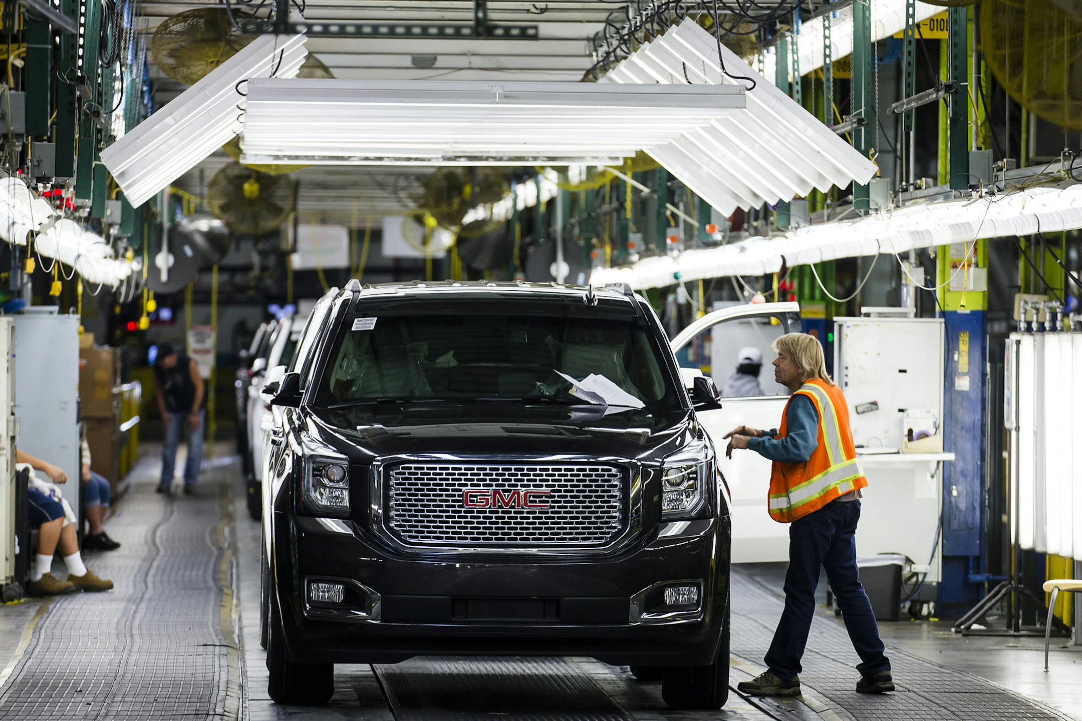 Vehicles roll off the assembly line at the GM Motors Assembly Plant on Monday, Dec. 14, 2015 in Arlington, Texas. (Smiley N. Pool/The Dallas Morning News/TNS) ORG XMIT: 1178653