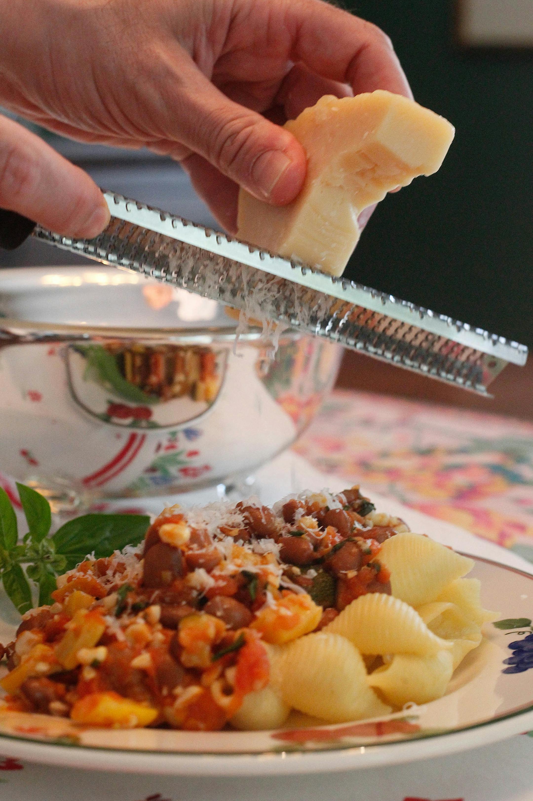 SH13H070CORNTOMATOESZUCCHINI Aug. 12, 2013 -- Pasta dish made with corn, tomatoes and zucchini. (SHNS photo by Amy E. Voigt / The Toledo Blade) (Newscom TagID: shnsphotos147370.jpg) [Photo via Newscom] ORG XMIT: FUD COTOZU25P