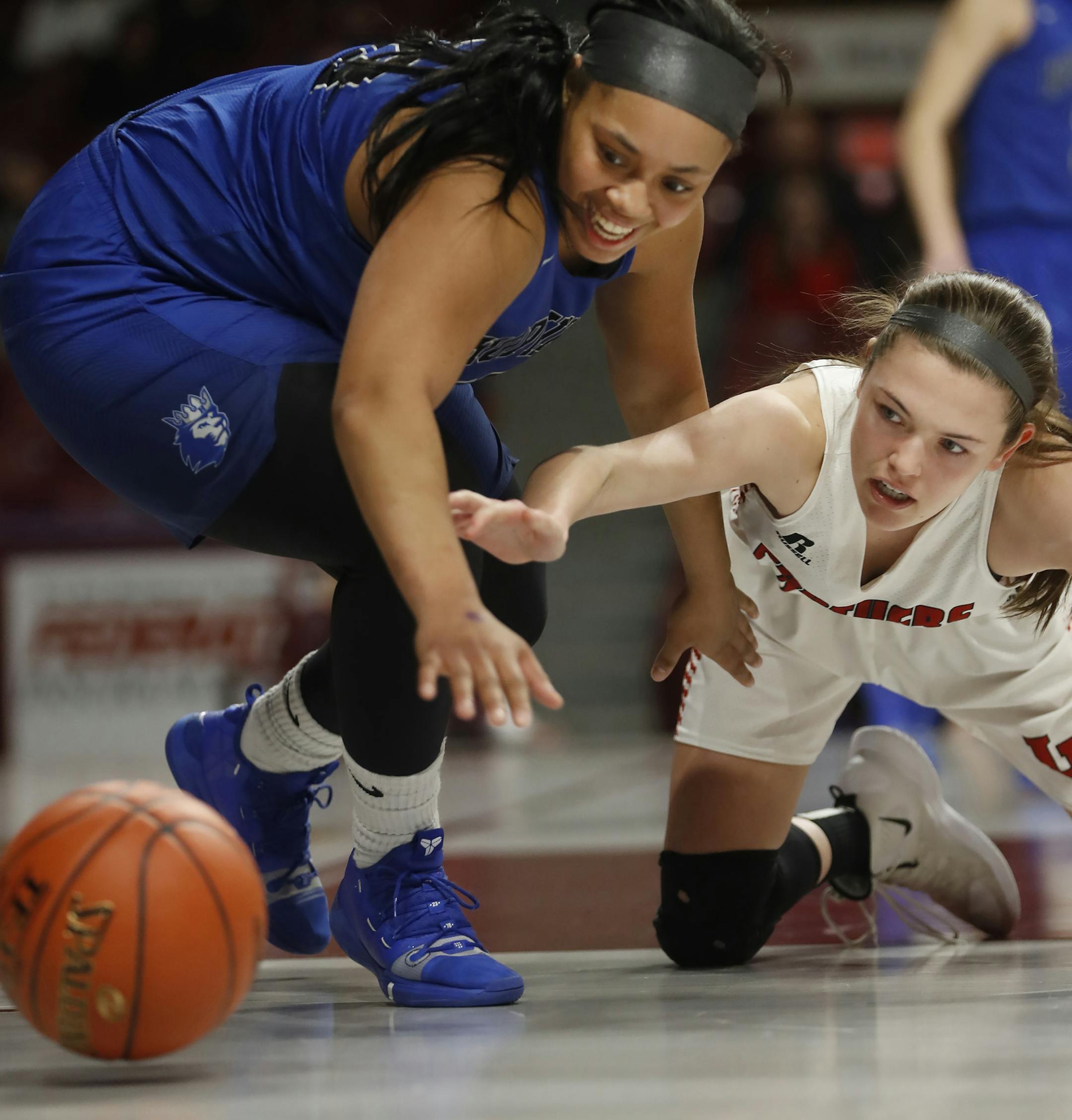 Dlayla Chakolis(33) scrambles for the loose ball against Lakeville North's Abby Ruhland(13). ] Hopkins takes on Lakeville North in the quaterfinals of 4A girls basketball tourney at Williams Arena. RICHARD TSONG-TAATARII &#x2022; richard.tsong-taatarii@startribune.com