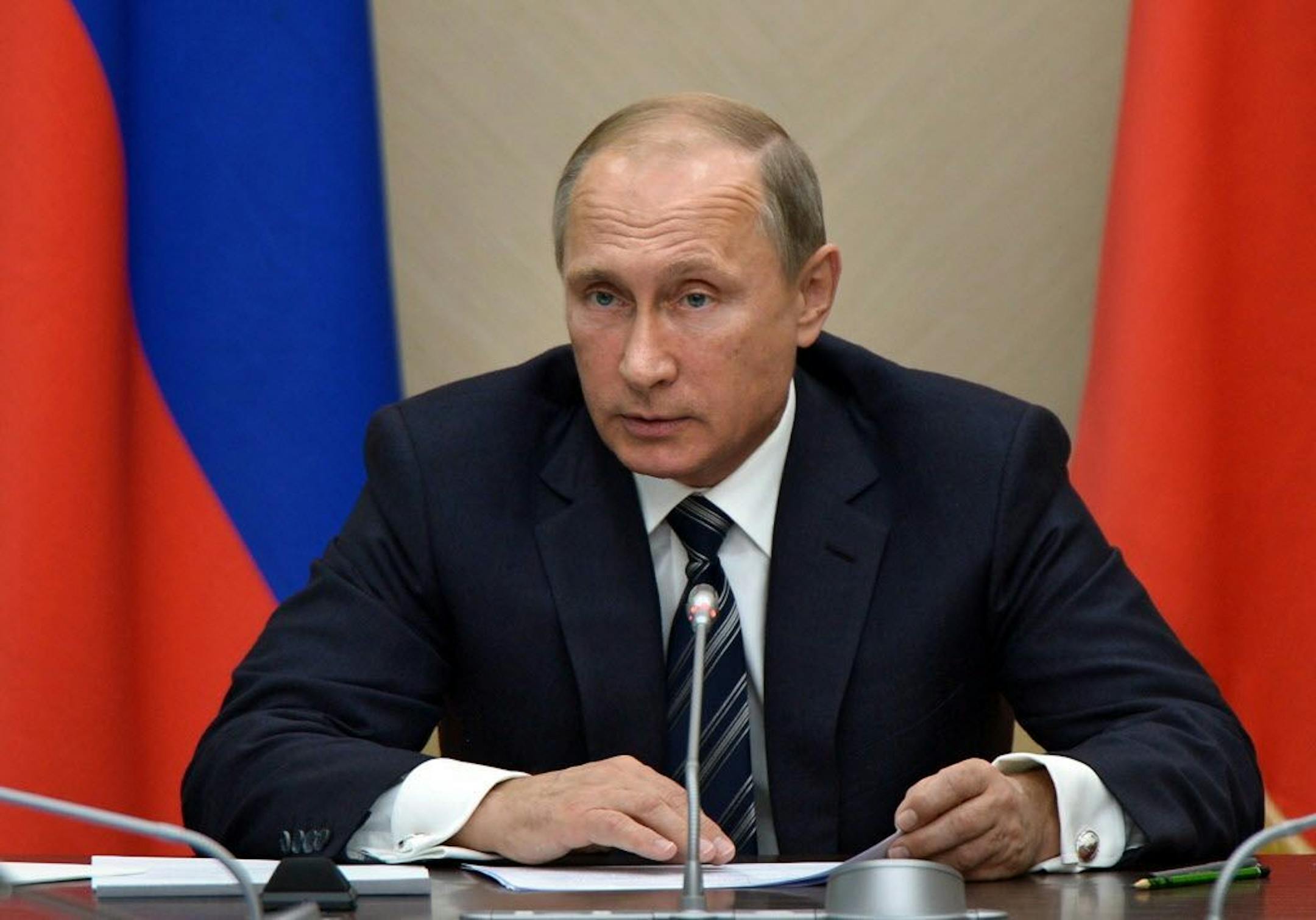 Russian President Vladimir Putin holds a meeting with senior government officials at the Novo-Ogaryovo residence outside Moscow, Russia on Wednesday, Sept. 30, 2015.