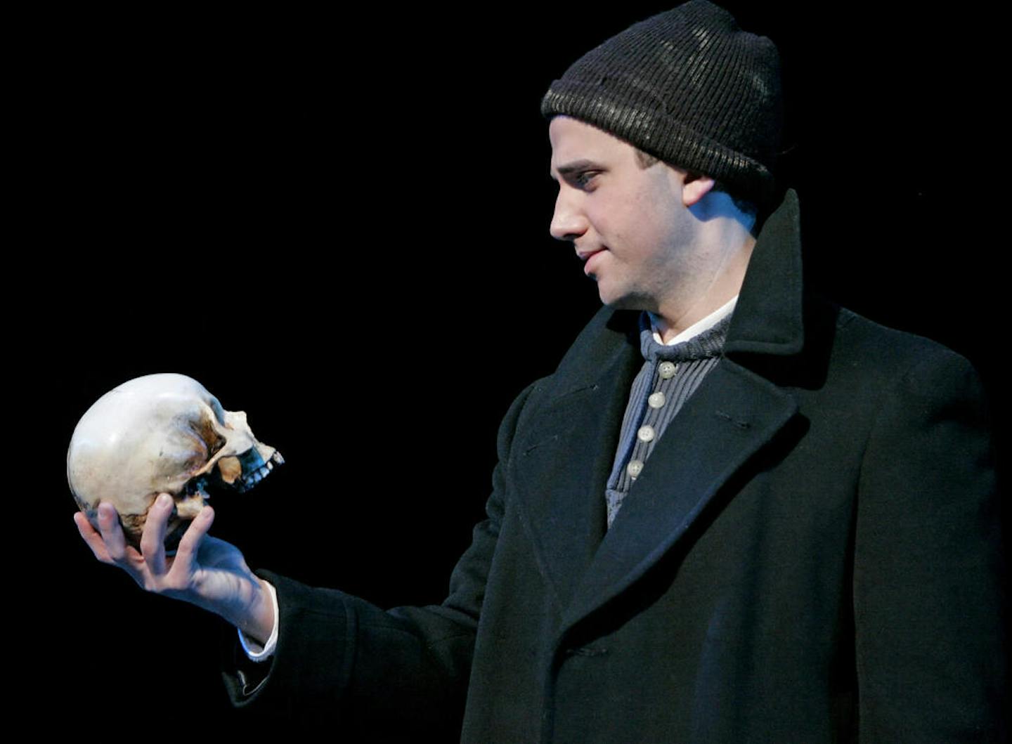 Photo copyright Michal DANIEL, 2006. Santino Fontana as Hamlet in the Guthrie Theater production of Shakespeareís Hamlet, directed by Joe Dowling. Set design by Richard Hoover, costume design by Paul Tazewell, lighting design by Matthew Reinert. March 4 through May 7, 2006.