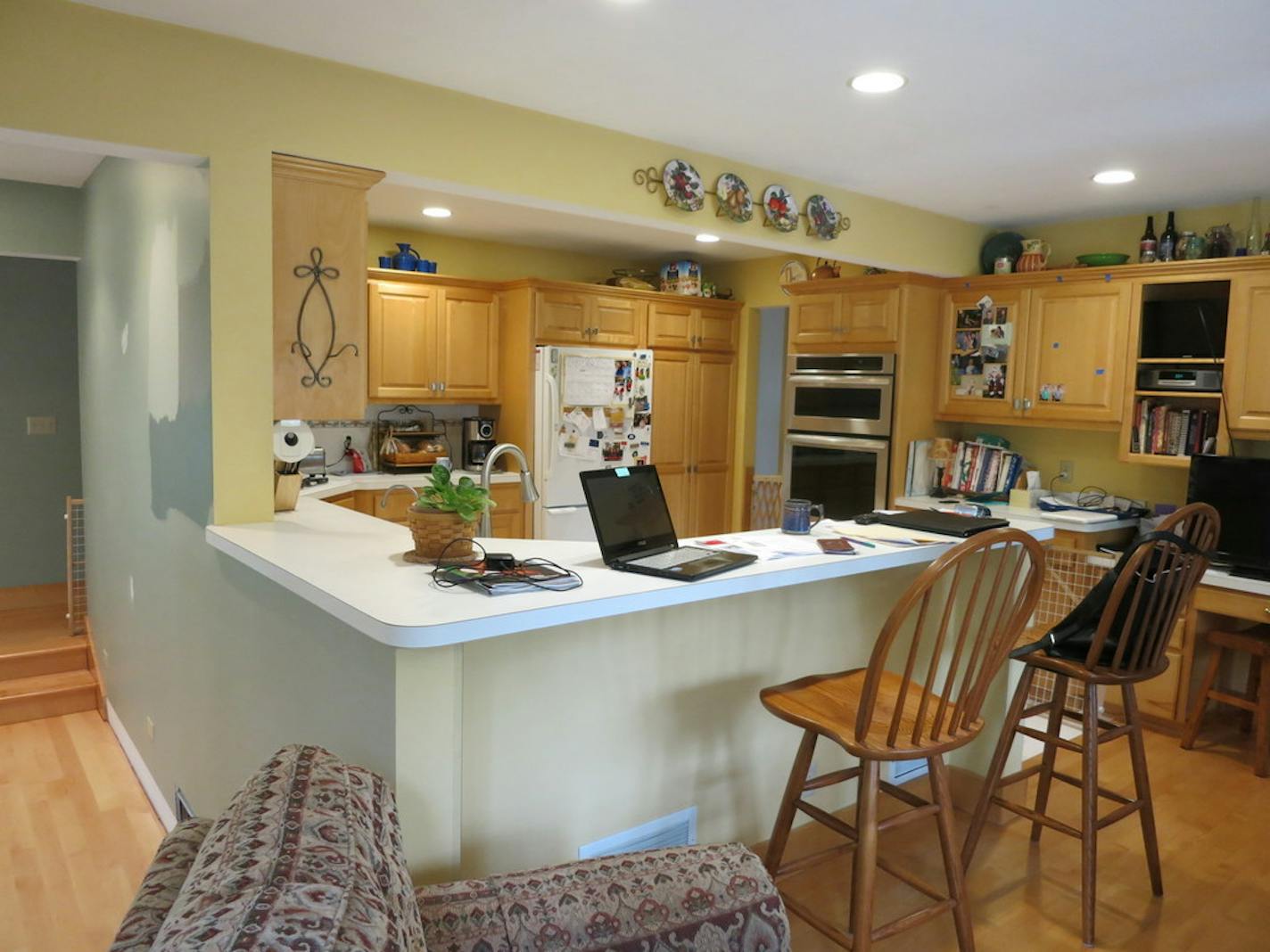 Mark and Sue Read's Deephaven kitchen before renovations took place.