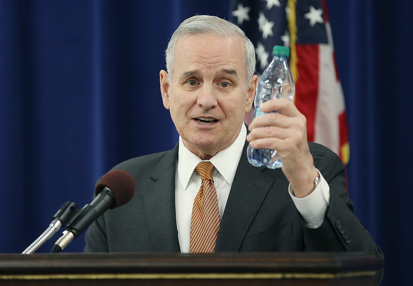 Governor Mark Dayton introduced water as his new best friend after disclosing that his fainting spell was related to dehydration during a press conference at the Veteran's Building near the Capital, Tuesday, February 2, 2016 in Minneapolis, MN. ] (ELIZABETH FLORES/STAR TRIBUNE) ELIZABETH FLORES &#x2022; eflores@startribune.com