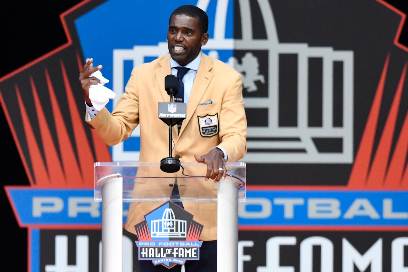 Former NFL wide receiver Randy Moss delivers his induction speech at the Pro Football Hall of Fame on Saturday, Aug. 4, 2018, in Canton, Ohio. (AP Photo/David Richard)