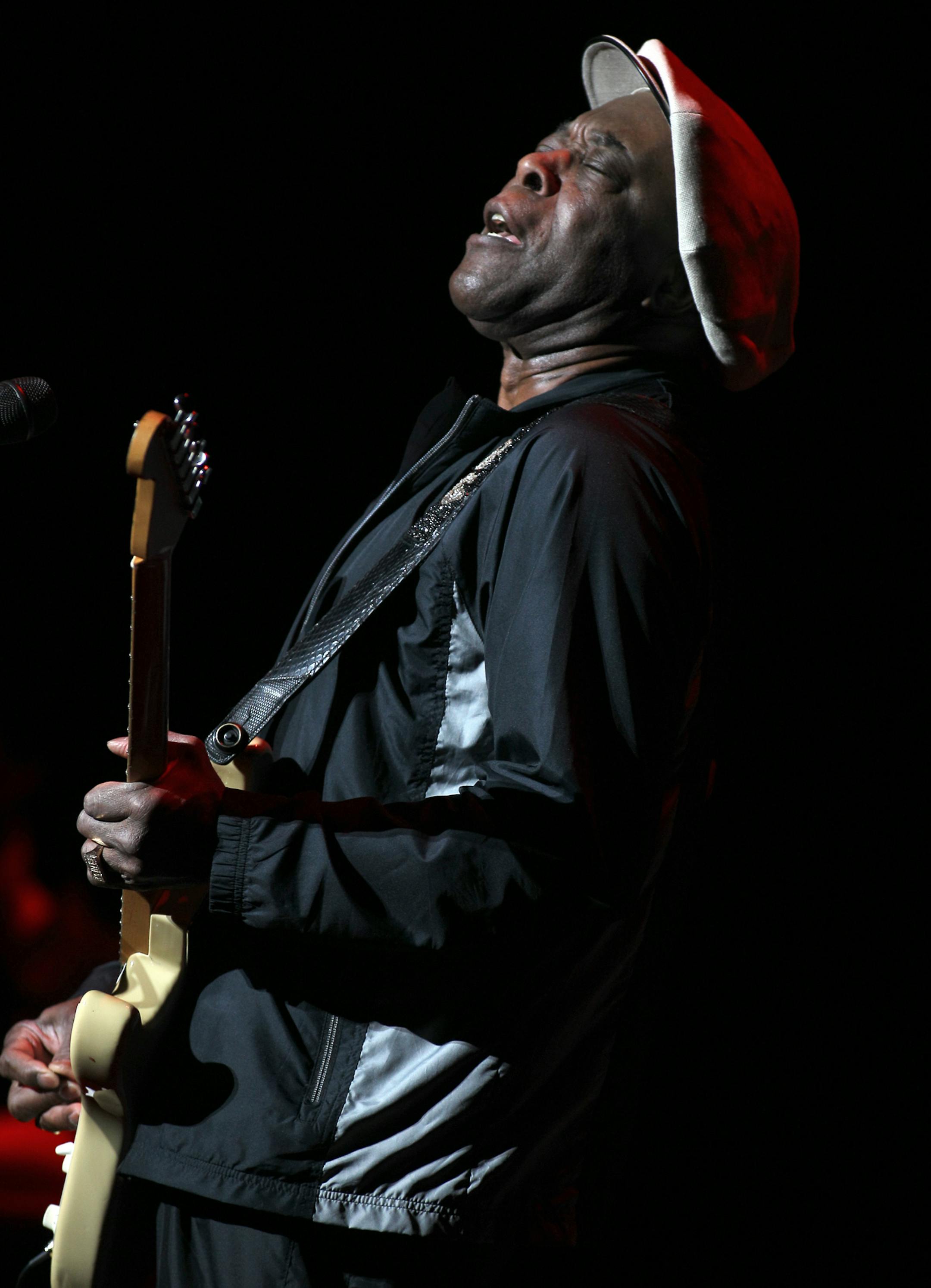 TOM WALLACE • twallace@startribune.com Assign#20011444A Slug: buddy022210 Date: Feb 20, 2010 A big night for great music in downtown Minneapolis, MN. Three of the best guitar players of our times rocked’ the State and Orpheum theater. Buddy Guy, B.B. King and Trey Anastasio. IN THIS PHOTO: ] Buddy Guy at 86, opened the show at the Orpheum.