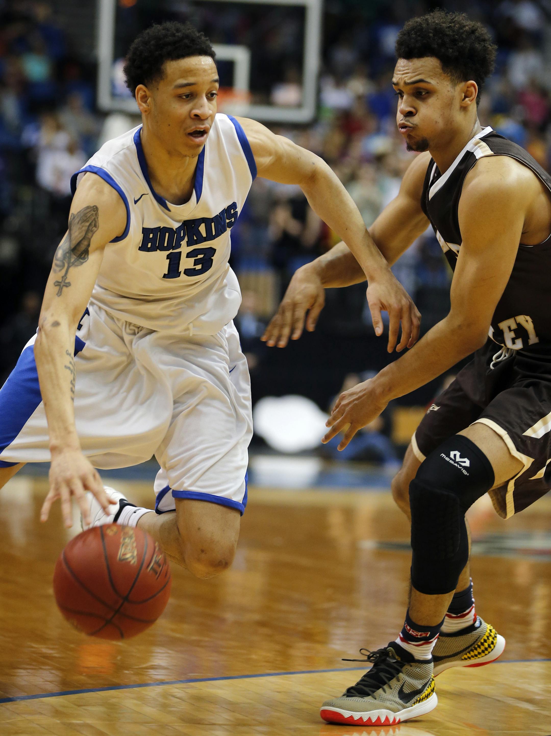 Amir Coffey(13) drives on Gary Trent Jr.(2).] At Target Center in 4A quarterfinal boys basketball game between Apple Valley and Hopkins. Richard Tsong-Taatarii/rtsong-taatarii@startribune.com