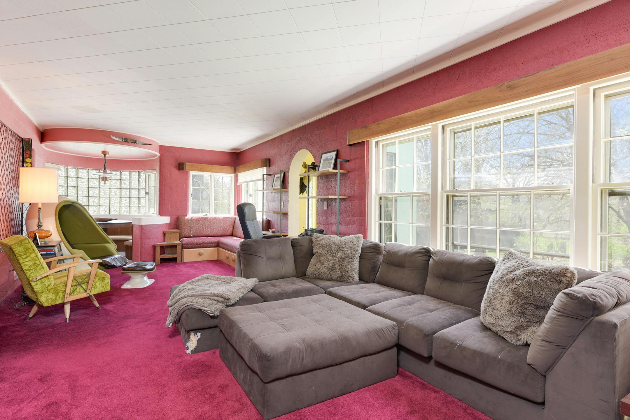 A St. Cloud house listing — in all its pink and teal glory — caught the social media world's attention.