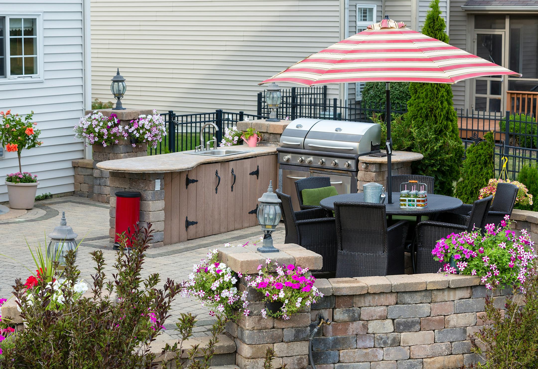 'Tis the season for outdoor kitchens. (Dreamstime/TNS)