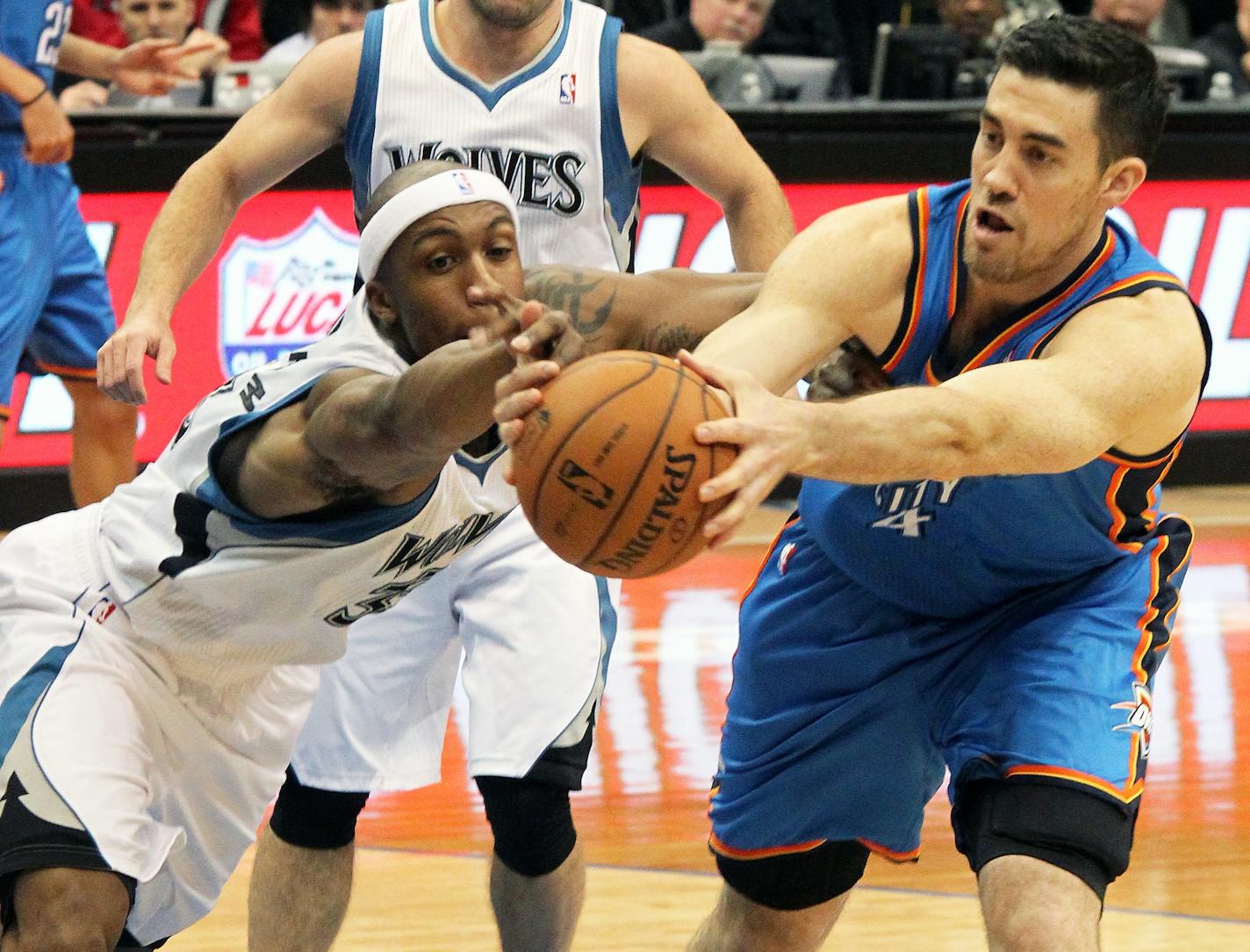 Dante Cunningham and Nick Collison fought for control of the ball.