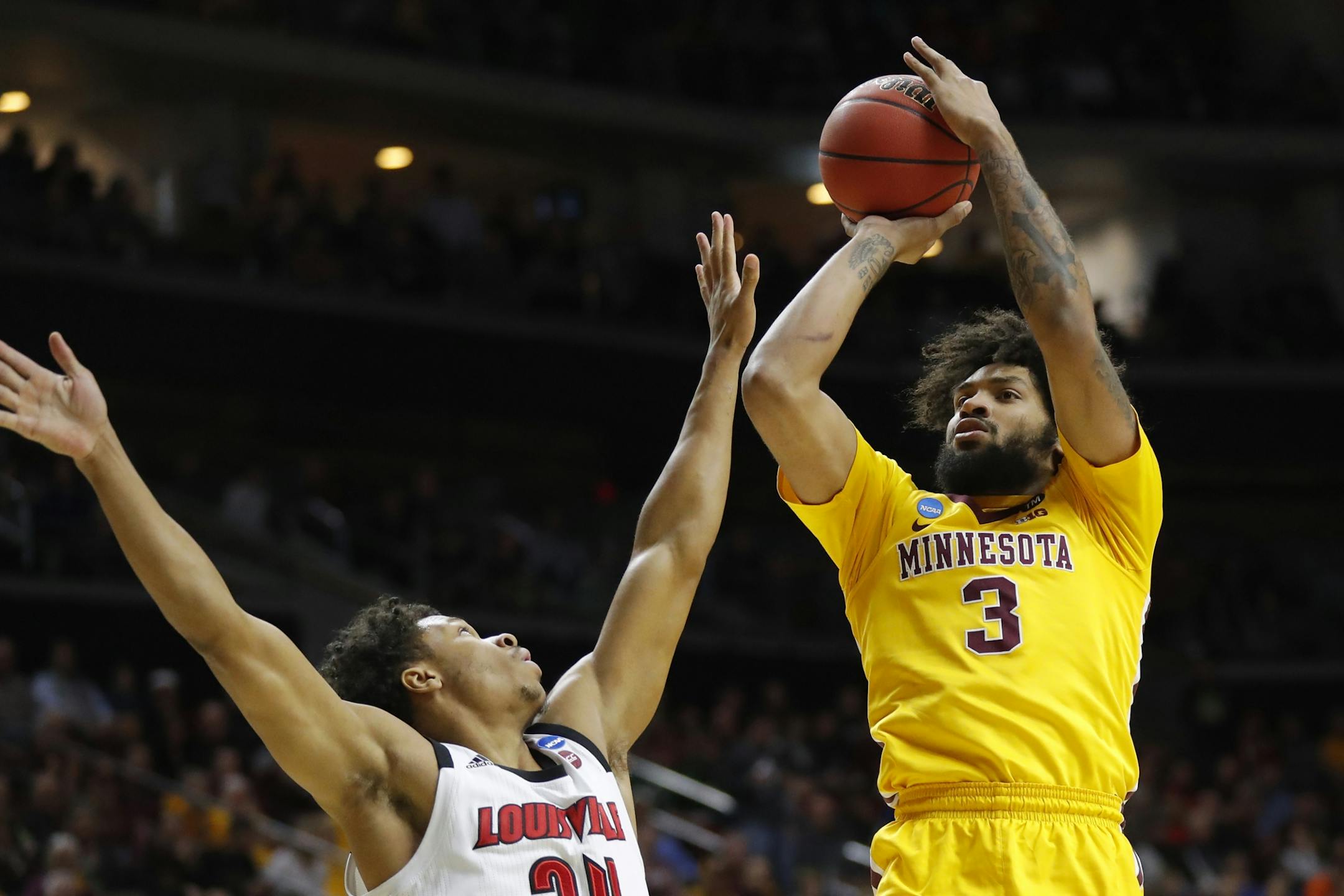 Minnesota forward Jordan Murphy (3) shoots over Louisville forward Dwayne Sutton during a first round men's college basketball game in the NCAA Tournament, Thursday, March 21, 2019, in Des Moines, Iowa.