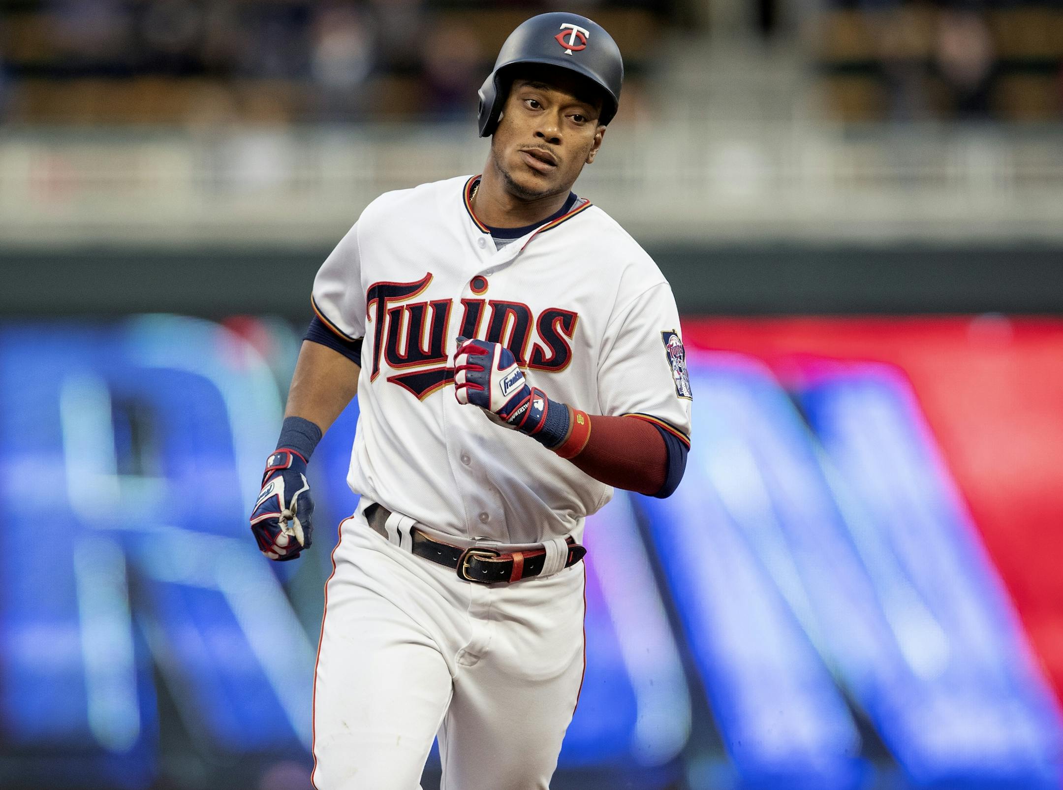 Jorge Polanco rounded the bases after hitting a home run in the bottom of third inning.