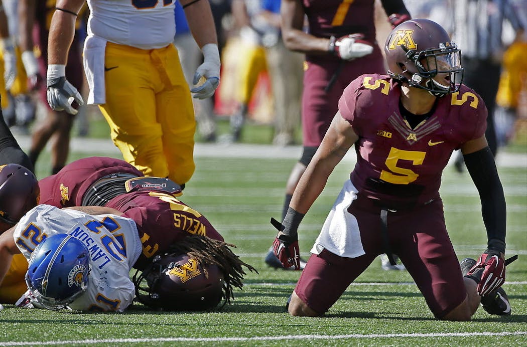 Former Gophers middle linebacker Damien Wilson celebrated a tackle against San Jose State in 2014.