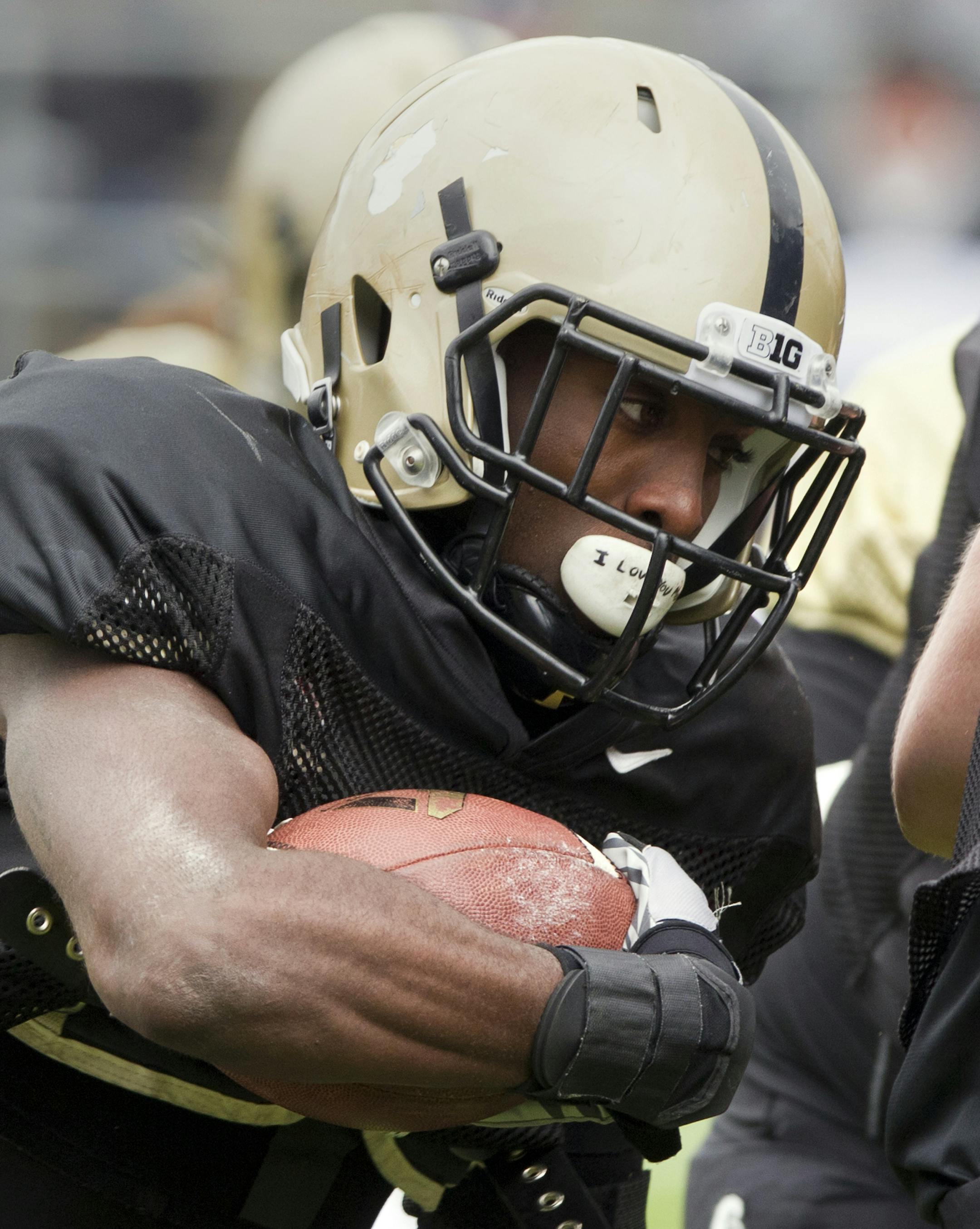 Purdue running back Akeem Hunt looks for room during the team's NCAA college football spring game Saturday, April 13, 2013, at Ross-Ade Stadium in West Lafayette, Ind. (AP Photo/Journal & Courier, Michael Heinz) ORG XMIT: MIN2013042220030531