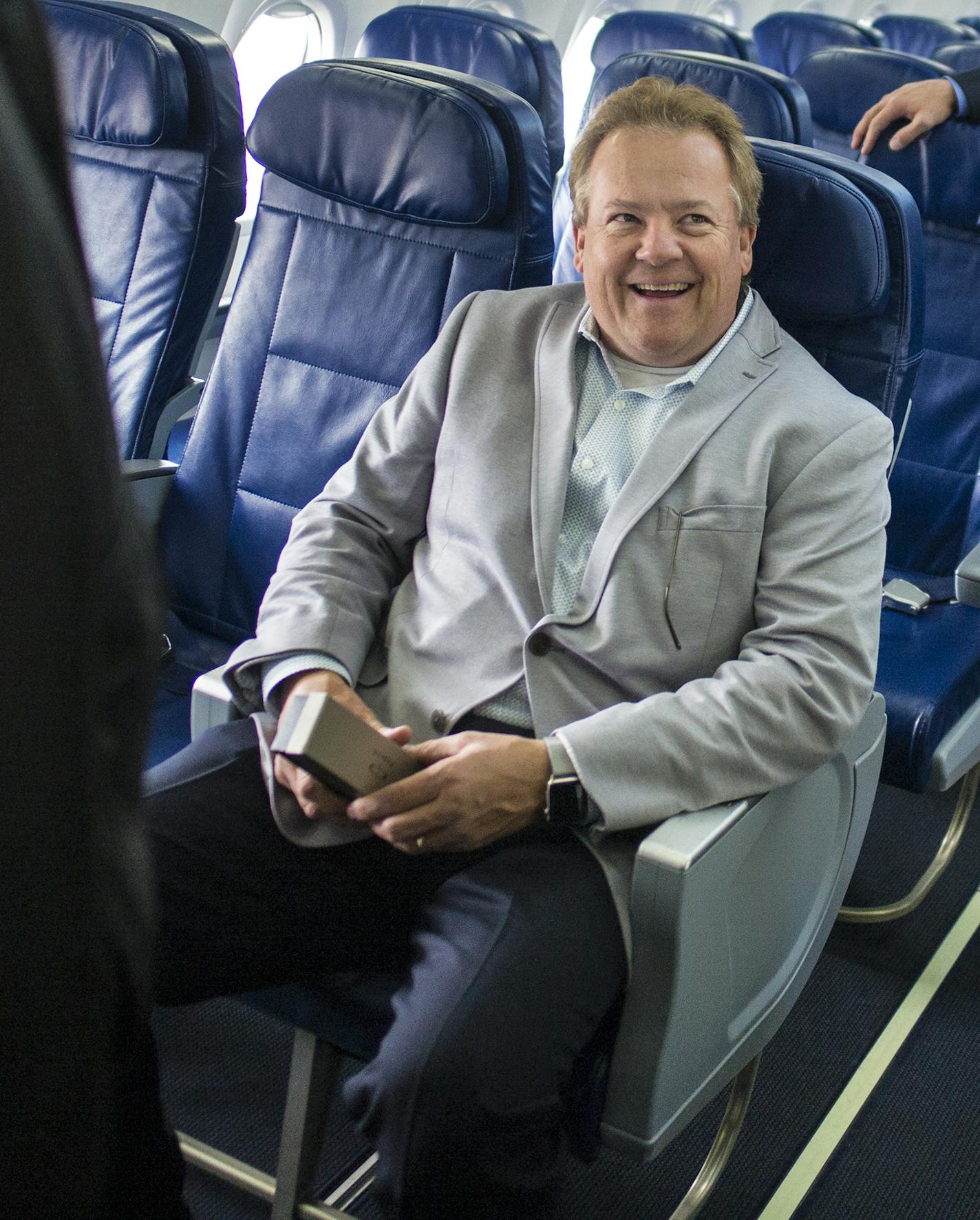 Marty Davis, Chairman and owner along with his brother Mitch toured one of Sun Country's new 737's.]At one of Sun Country's hangar's at MSP, Sun Country Airlines and its pilots, represented by Air Line Pilots Association in negotiations, officially signed their new contract Thursday after a long negotiation process.Richard Tsong-Taatarii/rtsong-taatarii@startribune.com