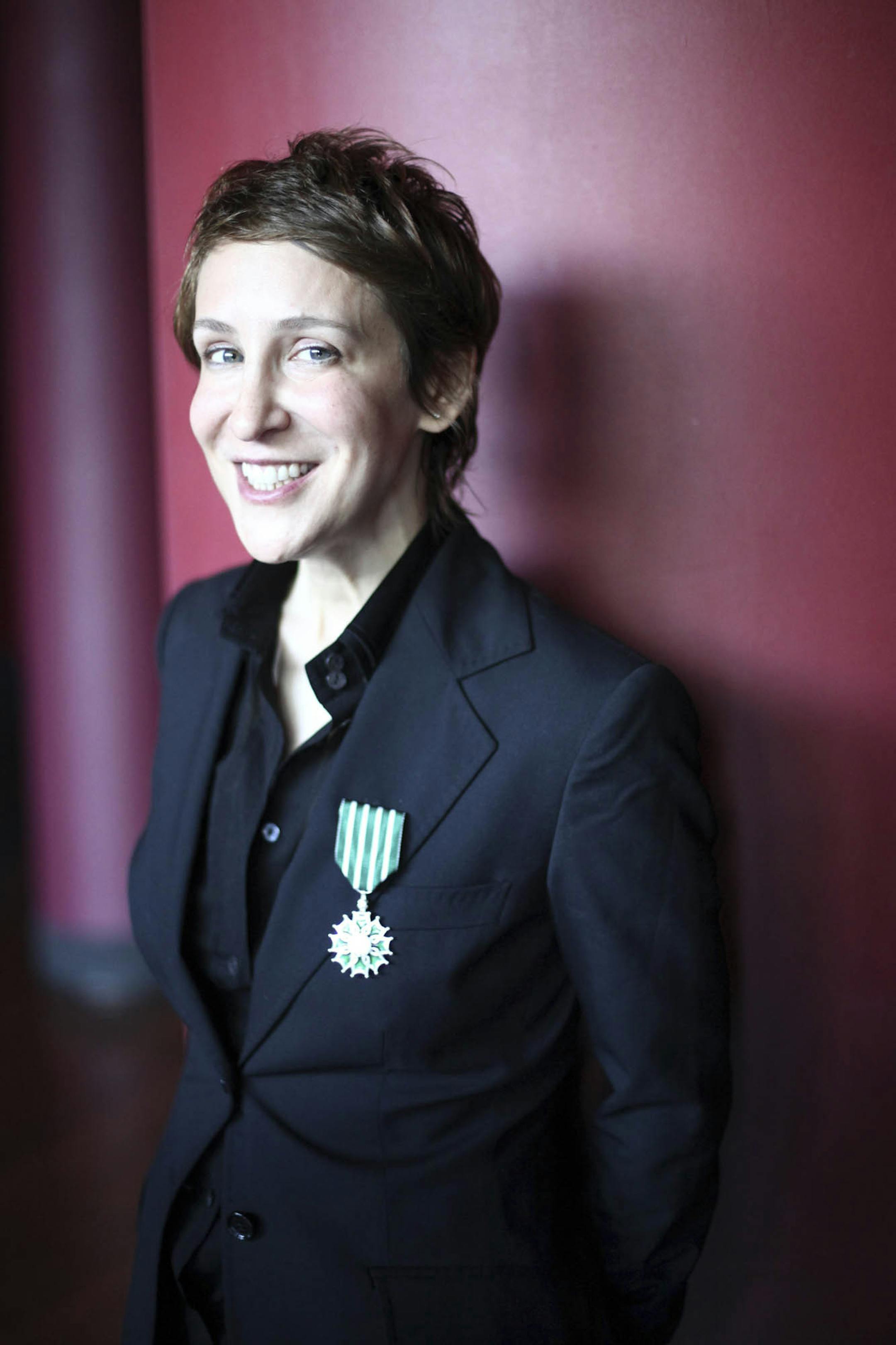 U.S. Jazz singer Stacey Kent is seen after being awarded with the medal of Knight of the French Order of Arts and Literature by French Culture Minister Christine Albanel, unseen, during a ceremony at the Quai Branly museum in Paris, Tuesday, March 31, 2009. (AP Photo/Thibault Camus)