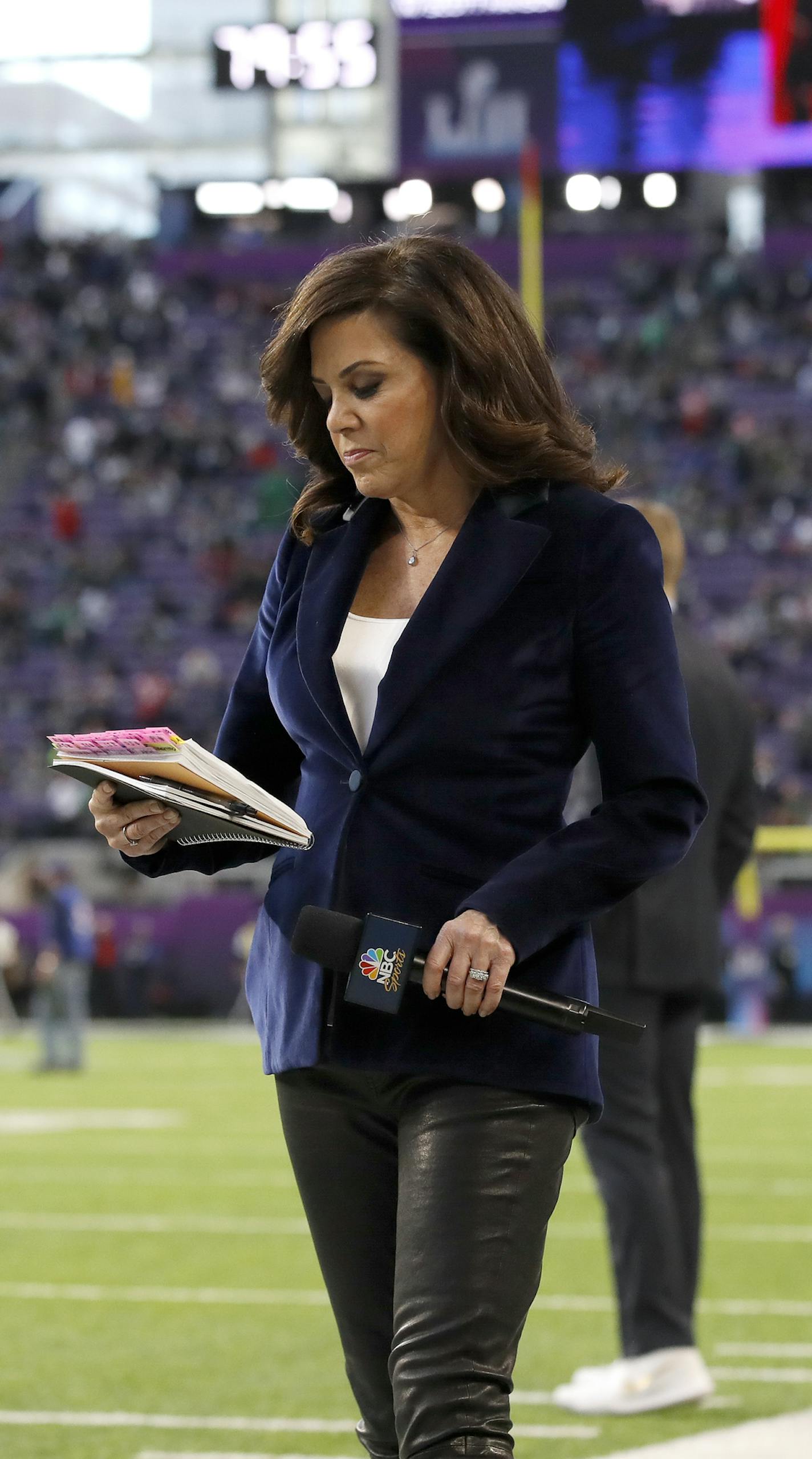 NBC Sports sideline reporter Michele Tafoya checked notes Sunday before the start of Super Bowl LII at US Bank Stadium. ] Carlos Gonzalez • Carlos. Gonzalez@startribune.com The New England Patriots met the Philadelphia Eagles in Super Bowl LII Sunday evening, February 4, 2017 at U.S. Bank Stadium in Minneapolis.