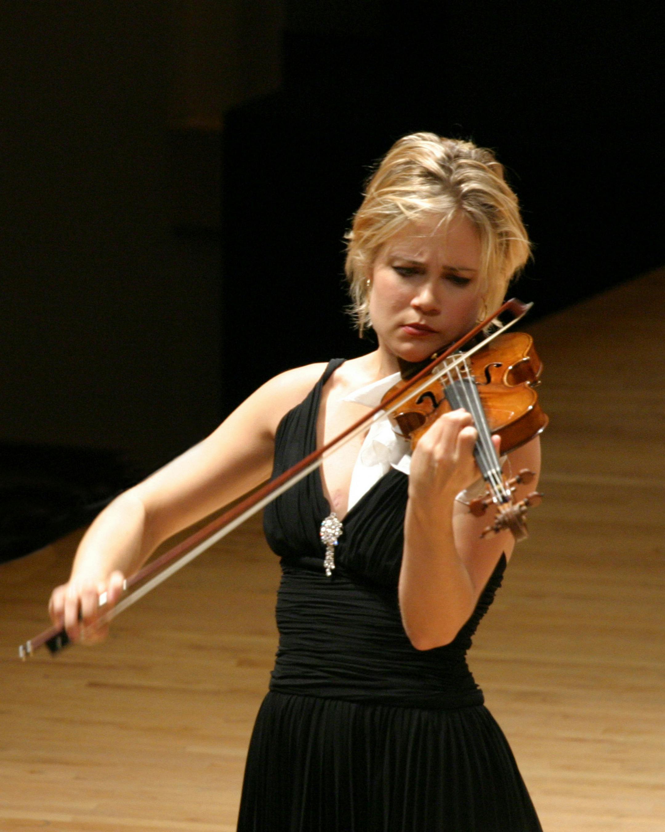 Leila Josefowicz played the Ades Violin Concerto Thursday with the St. Paul Chamber Orchestra.