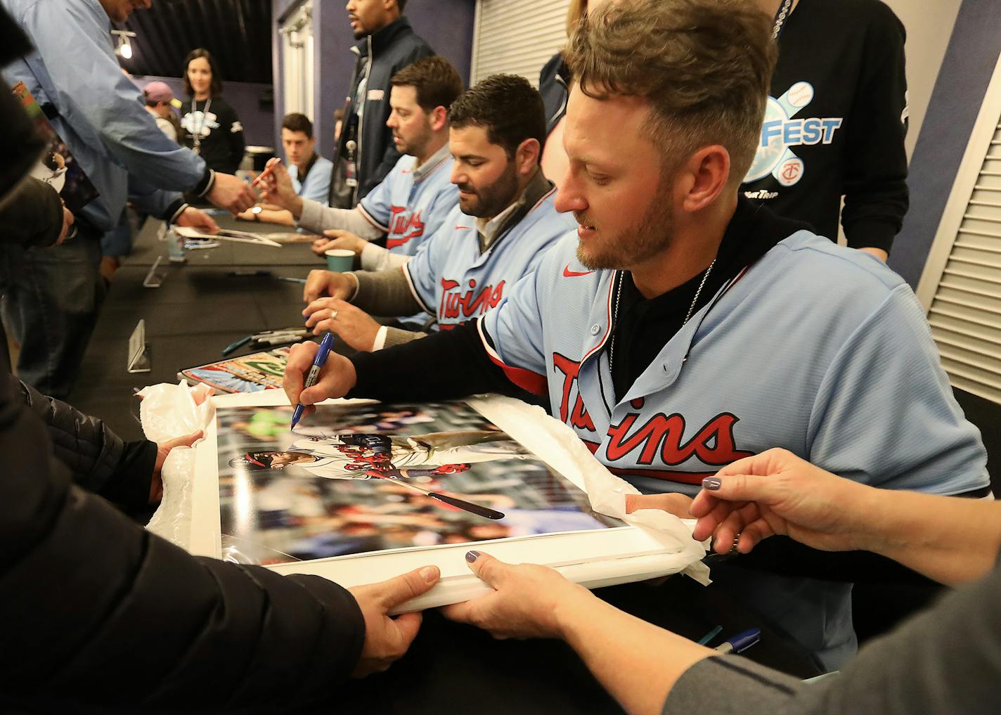 Newly signed Minnesota Twins slugger Josh Donaldson signed his autograph on a photo of himself during his time with the Atlanta Braves during TwinsFest 2020 Friday, Jan. 24, 2020, at Target Field in Minneapolis, MN.] DAVID JOLES • david.joles@startribune.com Twinsfest at Target Field Brusdar Graterol Luis Arraez Josh Donaldson