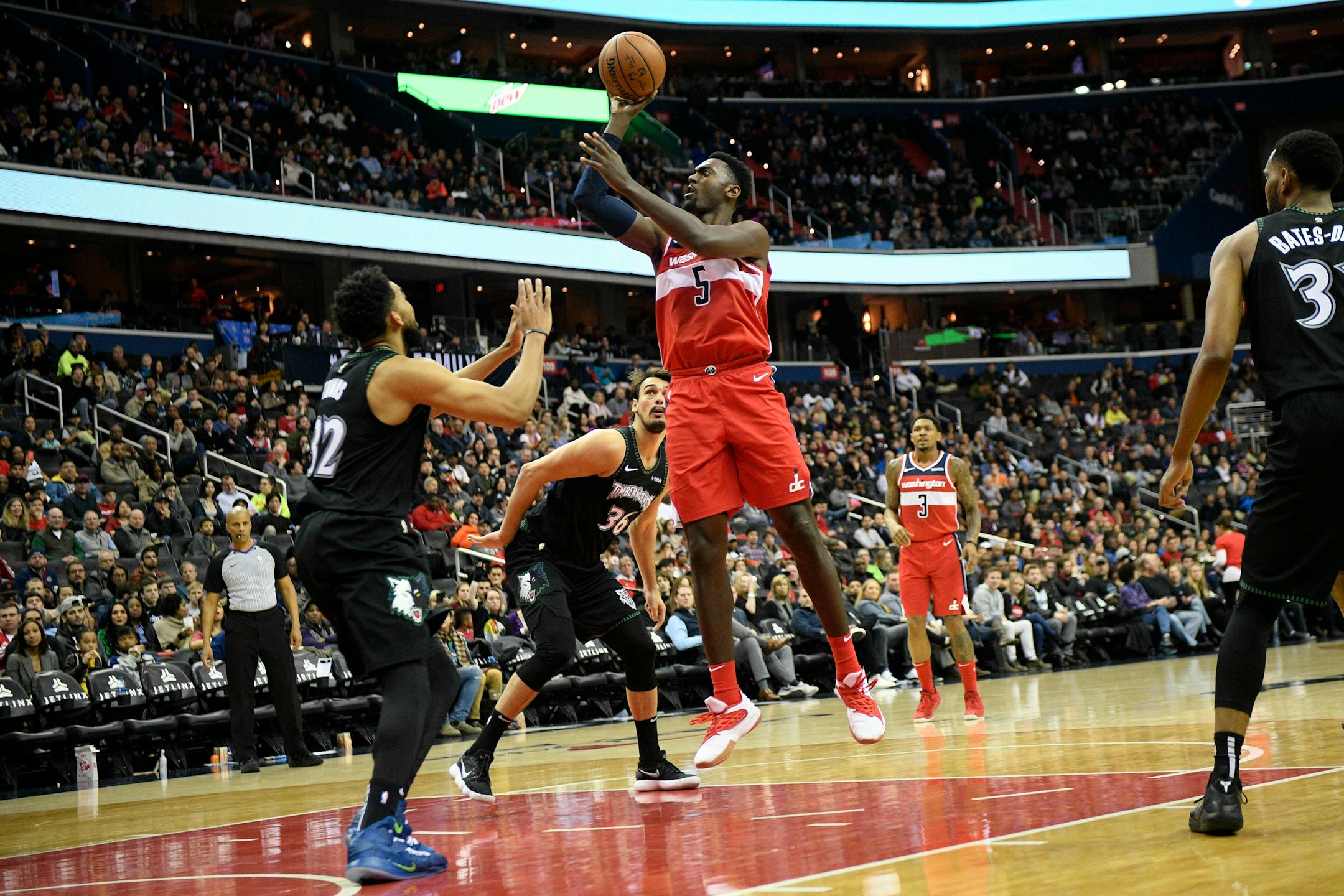 Wizards forward Bobby Portis shot over Wolves center Karl-Anthony Towns (32) and forward Dario Saric (36) on Sunday.