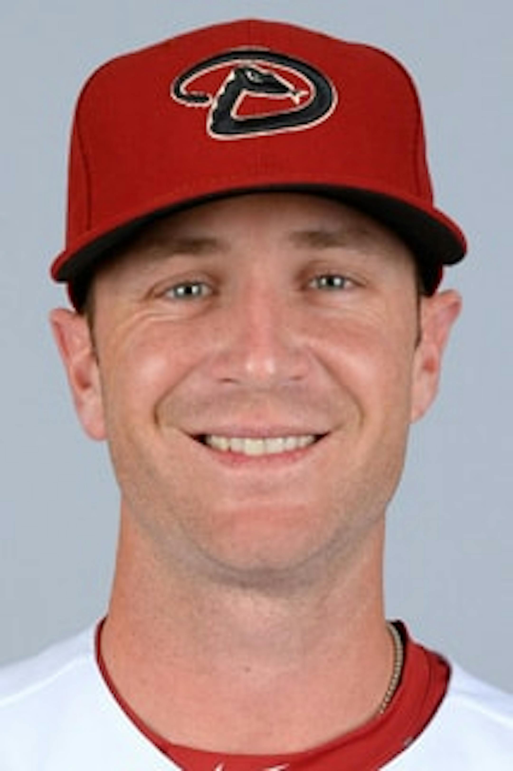 The Twins on Tuesday added a lefthanded candidate for their bullpen, signing former Giants reliever Dan Runzler to a minor-league contract, the Class AAA Rochester Red Wings announced.