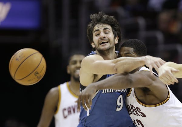 Timberwolves guard Ricky Rubio and Cleveland's Tristan Thompson battled for a loose ball.