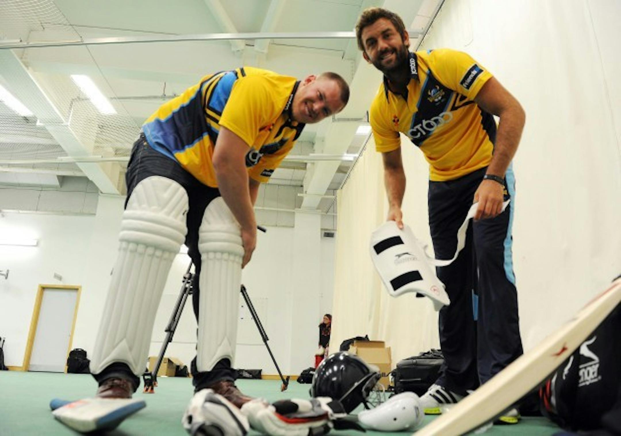 Simon Wilkinson/SWPIX.COM 27/03/2013 - Cricket Yorkshire Vikings meet NFL Giants Minnesota Vikings at Headingley..copyright picture - simon wilkinson - simon@swpix.com - Yorkshire Vikings players  Phil Jaques Jack Brooks and Liam Plunkett meet up with NFL Minnesota Vikings John Sullivan Harrison Smith and Kyle Ruddolph for some net sessions at Headingley today...see story