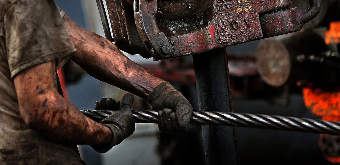 Floor hand Ray Gerrish worked to make repairs on a drilling rig as the sun rose near the site outside Watford City. ] (JIM GEHRZ/STAR TRIBUNE) / October 23, 2013, Keene, ND &#x201a;&#xc4;&#xec; BACKGROUND INFORMATION- PHOTOS FOR USE IN SECOND PART OF NORTH DAKOTA OIL BOOM PROJECT: Dozens of drilling rigs dot the North Dakota landscape in the Williston Basin and the Bakken Oil Formation. Once the rigs drill holes, several miles deep and then several miles horizontally, hydraulic fracturing techno