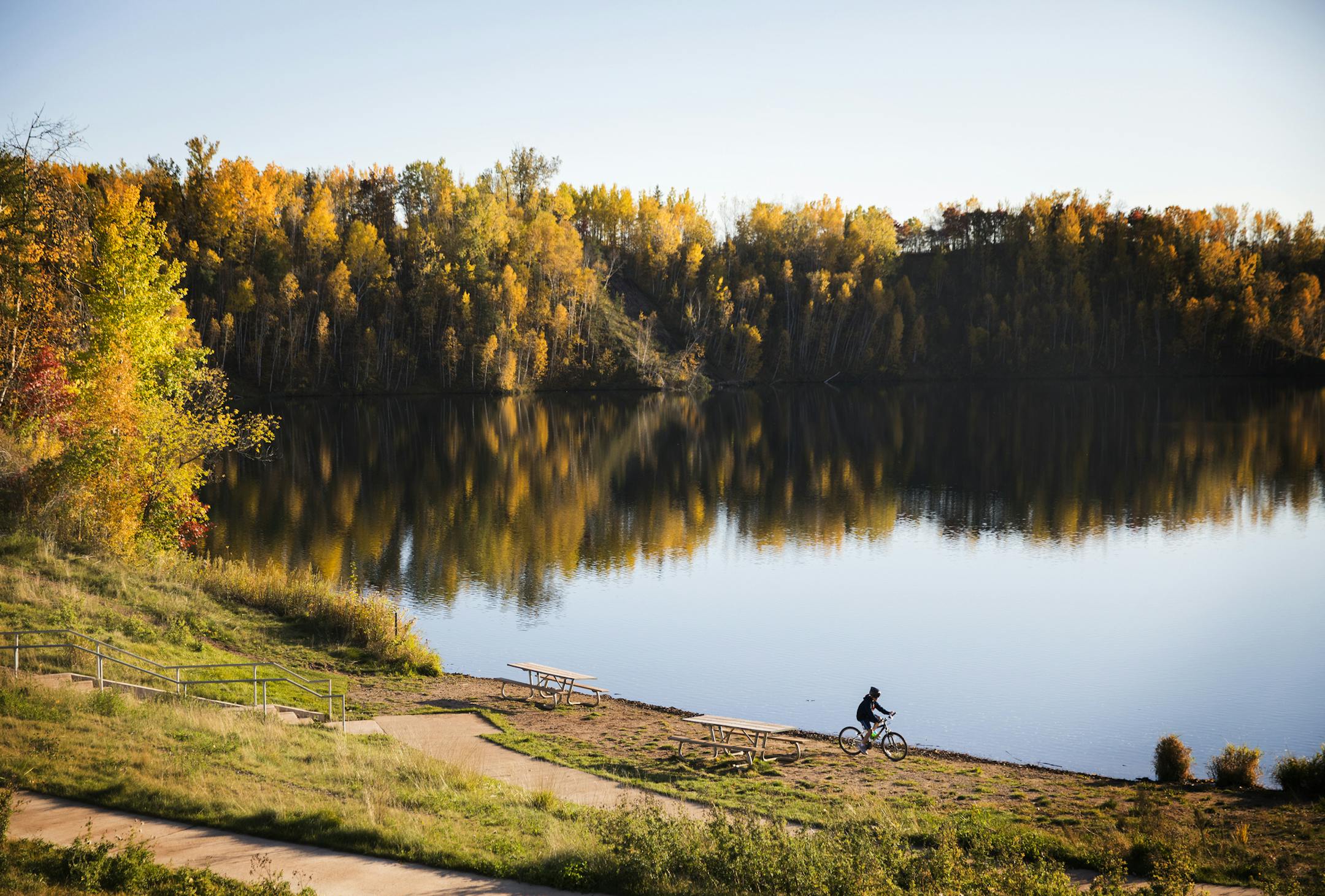 A biker rides near the Rally Center at Cuyuna Country State Recreation Area. ] LEILA NAVIDI &#xef; leila.navidi@startribune.com BACKGROUND INFORMATION: People ride the mountain bike trails at Cuyuna Country State Recreation Area near the communities of Crosby and Ironton on Friday, October 13, 2017. A popular mountain bike trail carved five years ago into a derelict ore mine in northern Minnesota drew tens of thousands of tourists this summer, pumping up the local economy in Crosby-Ironton as cy