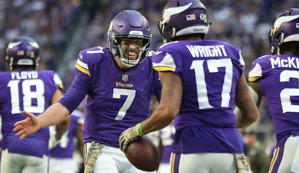 Vikings quarterback Case Keenum celebrated a long Adam Thielen touchdown with receiver Jarius Wright on Sunday.