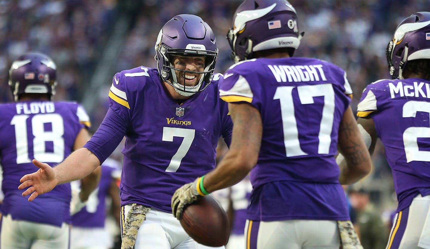 Vikings quarterback Case Keenum celebrated a long Adam Thielen touchdown with receiver Jarius Wright on Sunday.