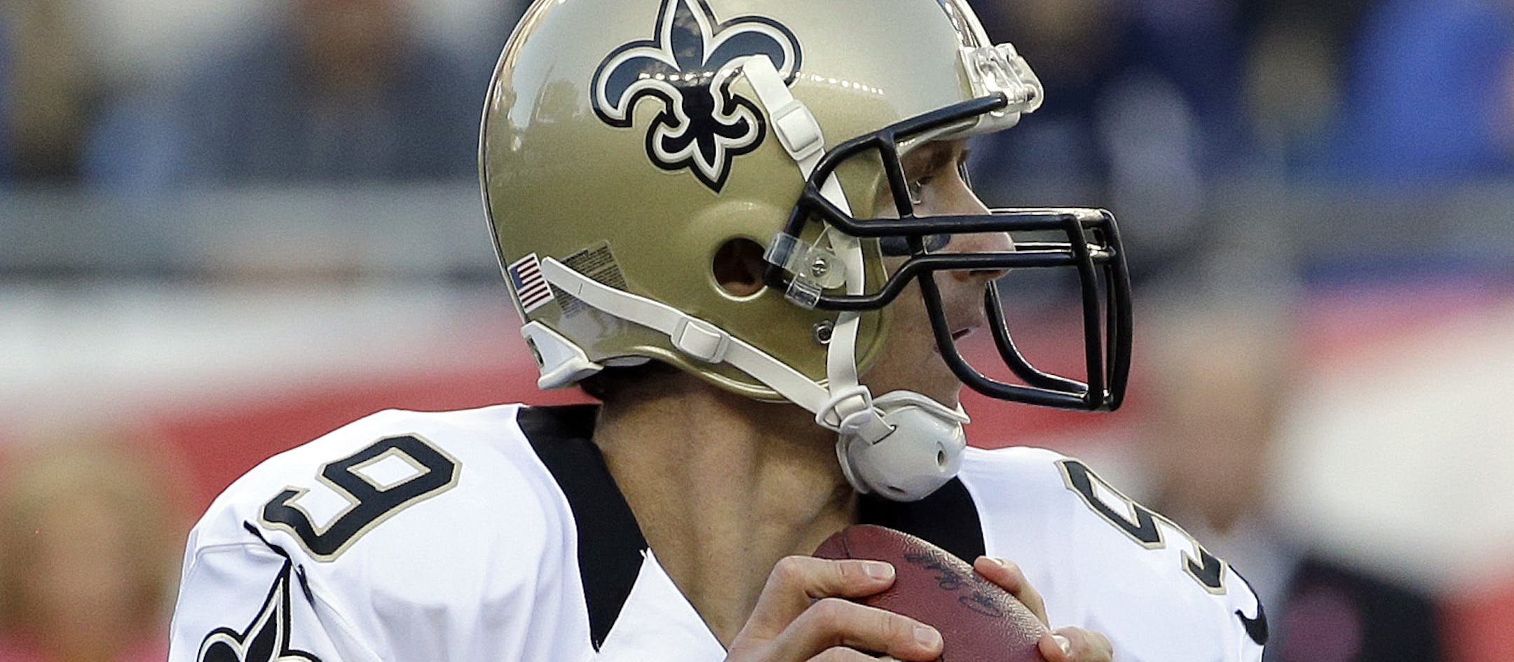 New Orleans Saints quarterback Drew Brees looks for a receiver against the New England Patriots in the first quarter of an NFL football game Sunday, Oct.13, 2013, in Foxborough, Mass. (AP Photo/Steven Senne) ORG XMIT: FBO107