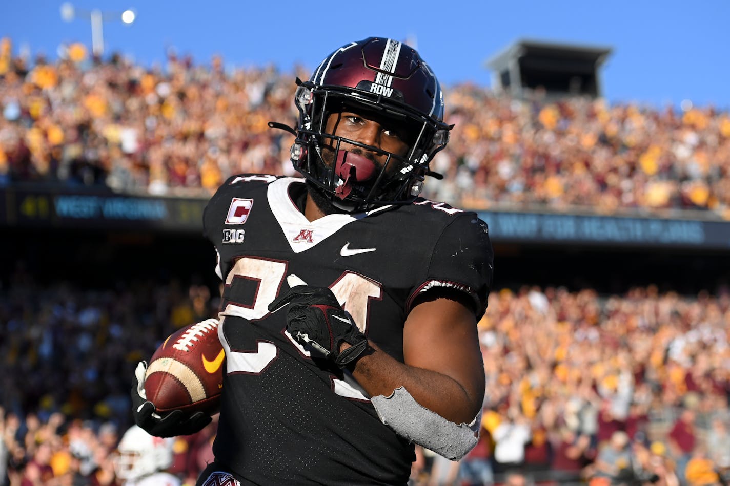 Minnesota Golden Gophers running back Mohamed Ibrahim (24) rushed for his third touchdown during the fourth quarter against the Rutgers Scarlet Knights Saturday, Oct. 29, 2022 at Huntington Bank Stadium in Minneapolis, Minn.. ] AARON LAVINSKY • aaron.lavinsky@startribune.com